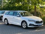 Skoda Octavia 2.0 TDI Combi Ambition / neues Modell - Skoda Octavia: Modell