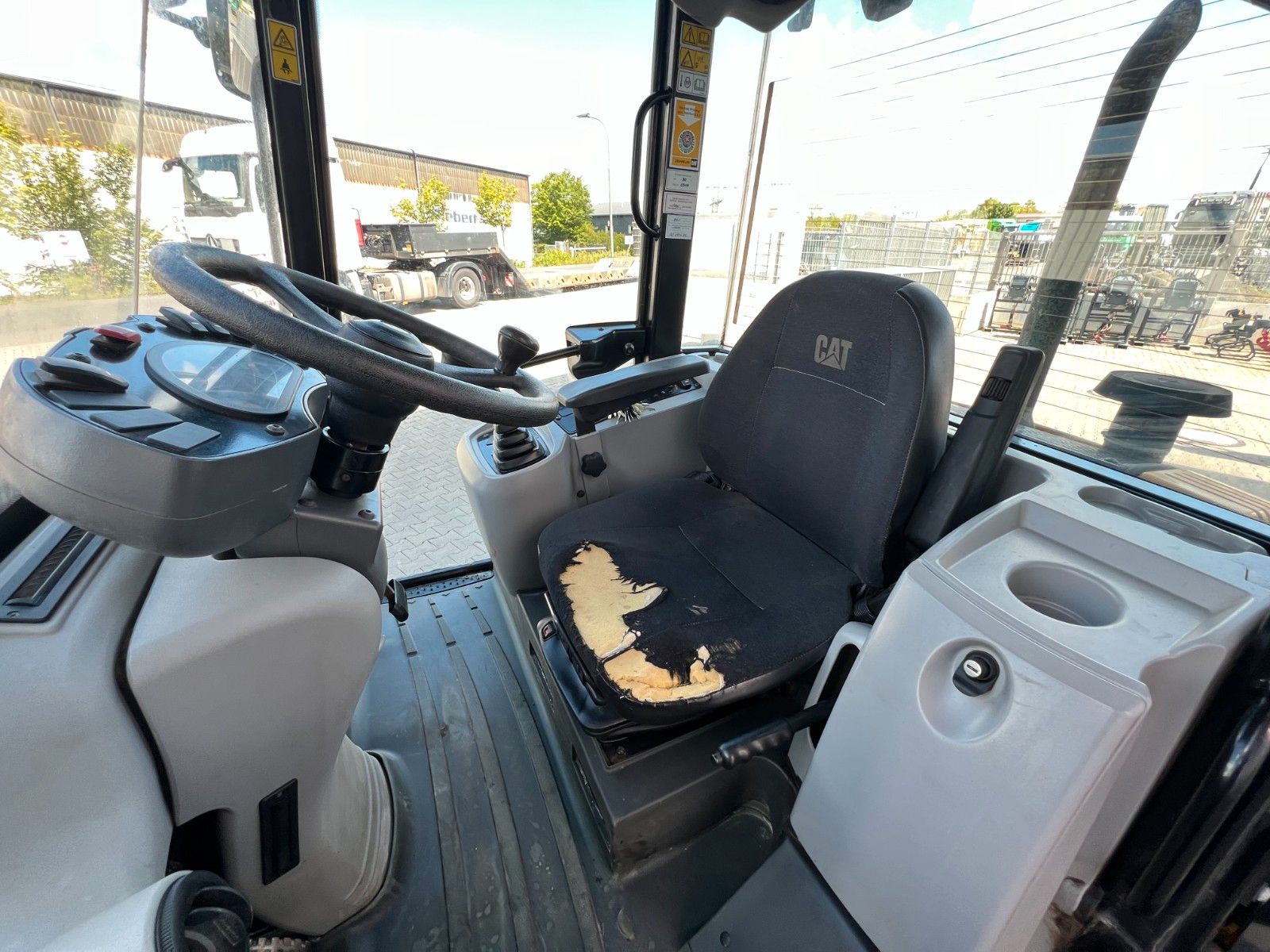 Fahrzeugabbildung CAT 908M / 2.644h / Gabel / Schaufel