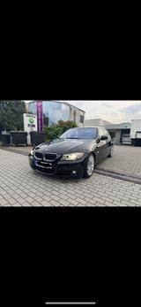 BMW E90 330i - BMW 330 aus 2009: 330i
