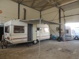 Home-Car 496-WC-Markise-Heizung-Festbett-1500KG