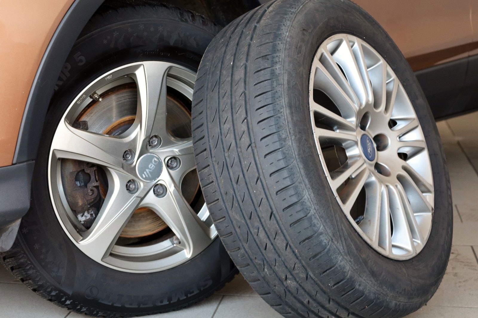 Fahrzeugabbildung Ford Kuga Titanium T.Leder,PSC,AHK,Standheizung,SR+WR