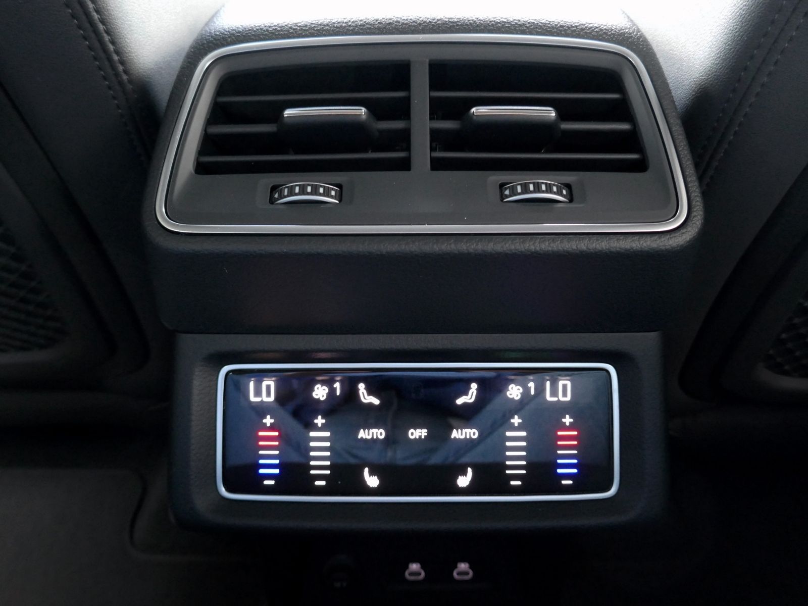 Fahrzeugabbildung Audi e-tron advanced 55 quattro 300kW | LED RFK CCS