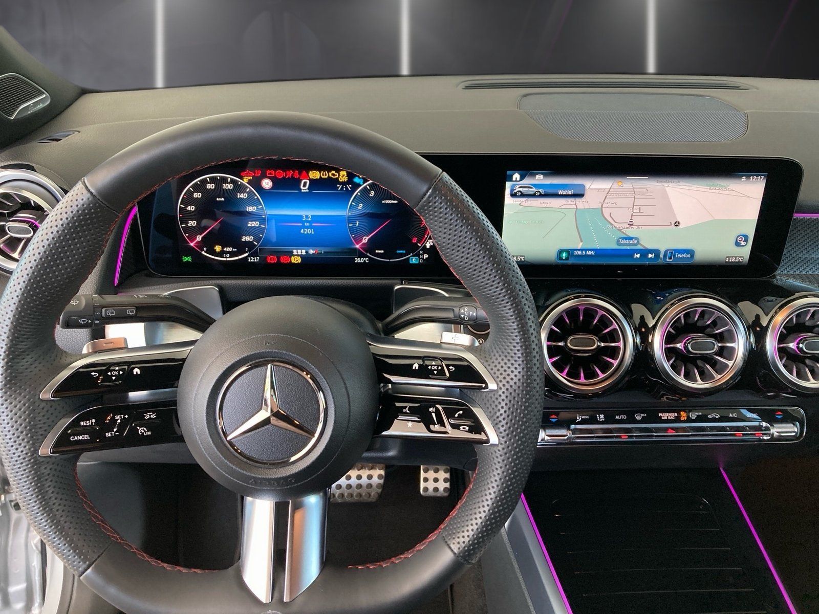 Fahrzeugabbildung Mercedes-Benz GLB 220 4M AMG*AHK*Distro*Totwin*Burmester*Night
