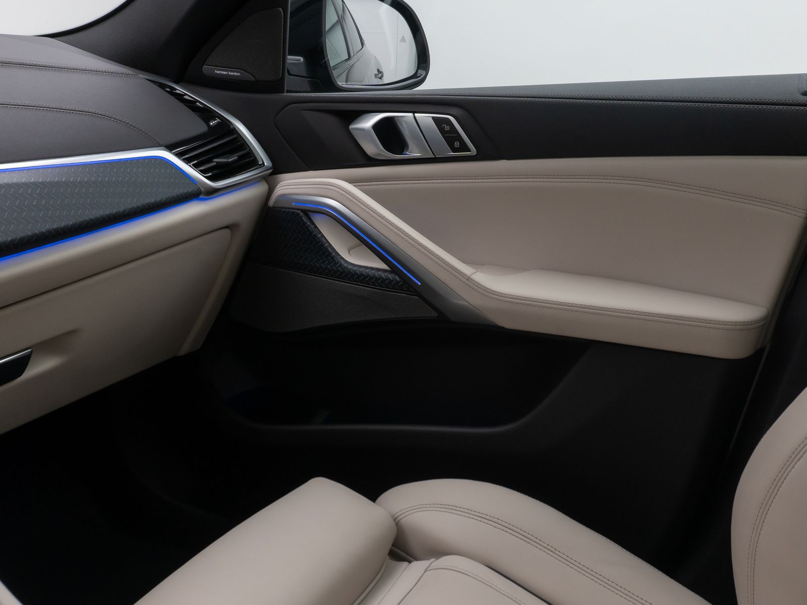 Fahrzeugabbildung BMW X6 M50i Individual Panorama HUD DAB H/K 22Zoll