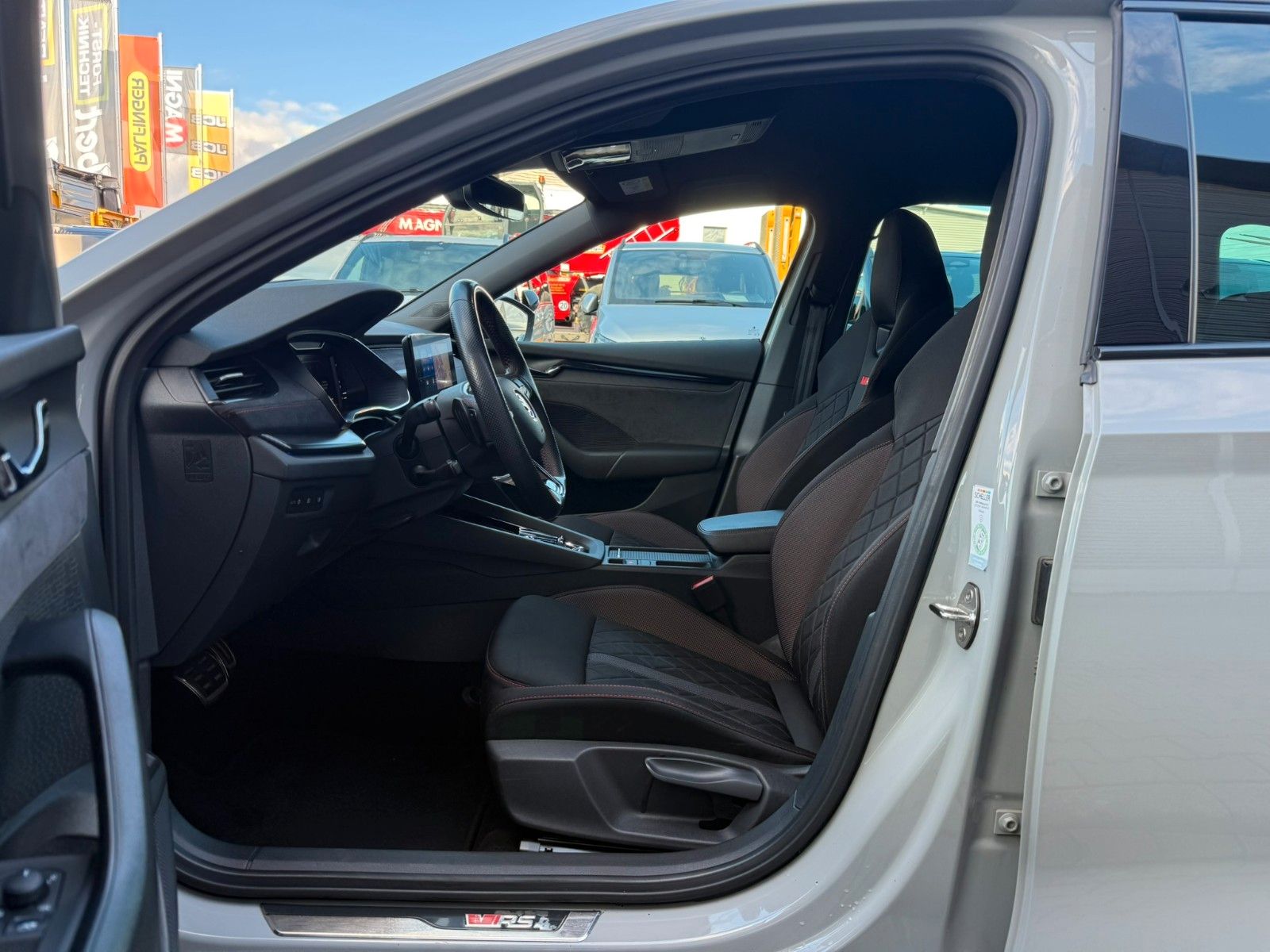Fahrzeugabbildung SKODA Octavia 1.4 TSI iV RS HUD+R-Kamera+