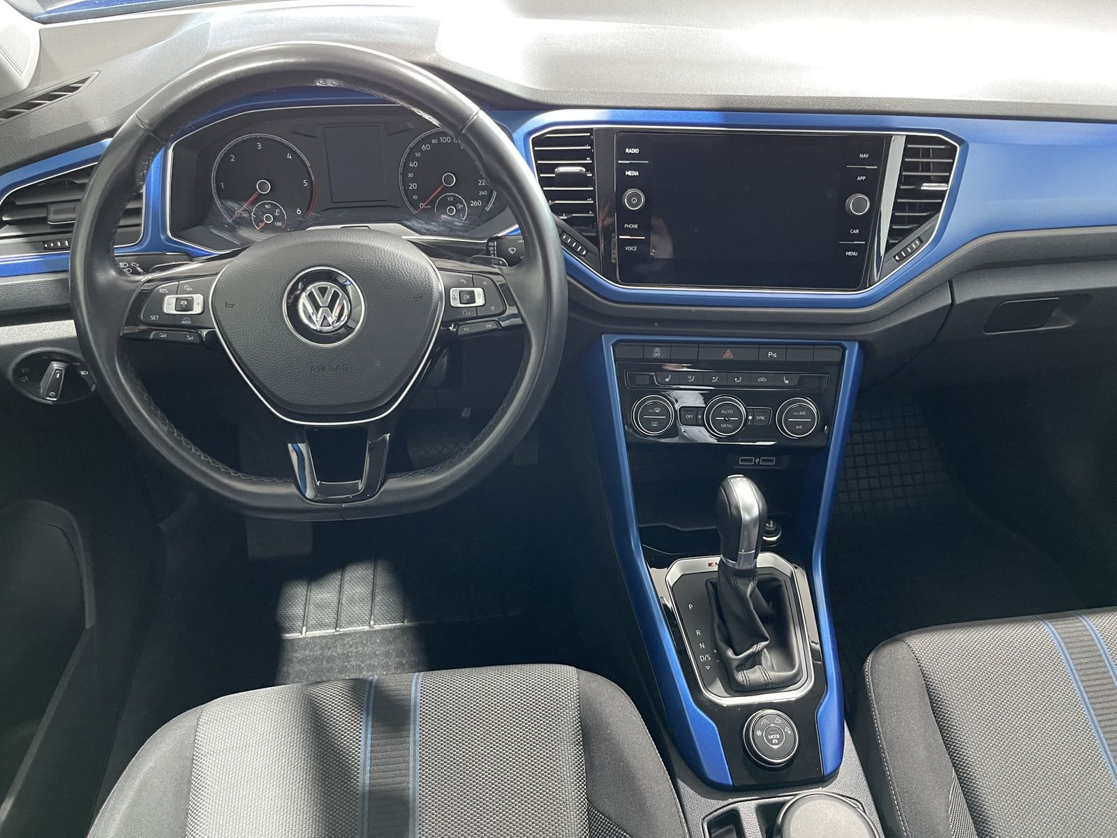 Fahrzeugabbildung Volkswagen T-Roc Style 2.0 TDI*4Motion*LED*Navi*ACC*PDC*