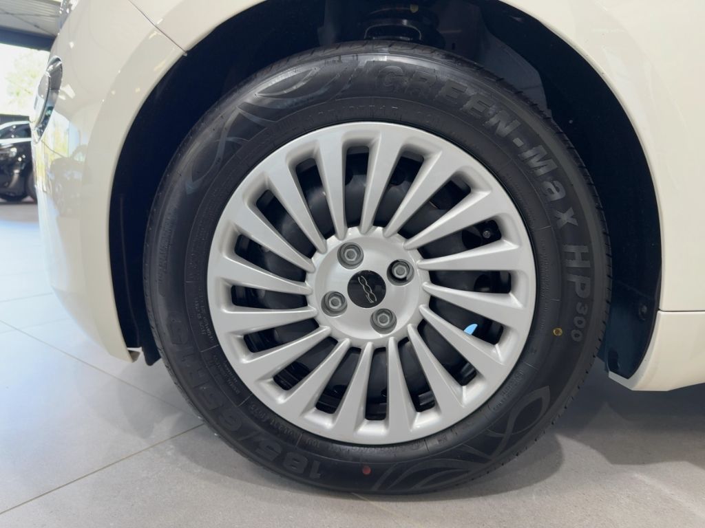 Fahrzeugabbildung Fiat 500 Hybrid Pop, Tech-Paket, DAB, Klimautom, CarP