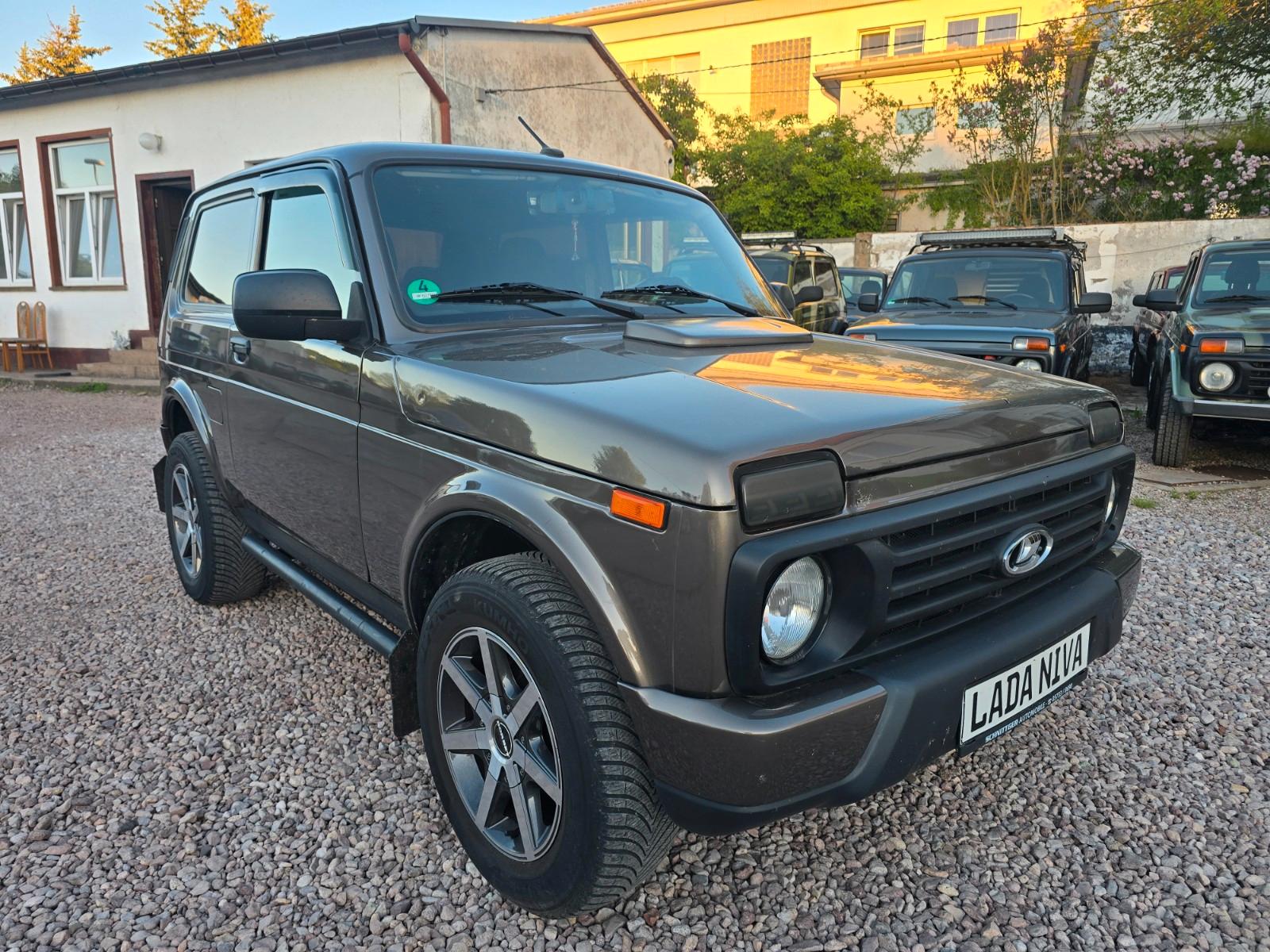 Lada Taiga Urban*4x4*Klima*AHK*1 Hand*Tüv Neu*