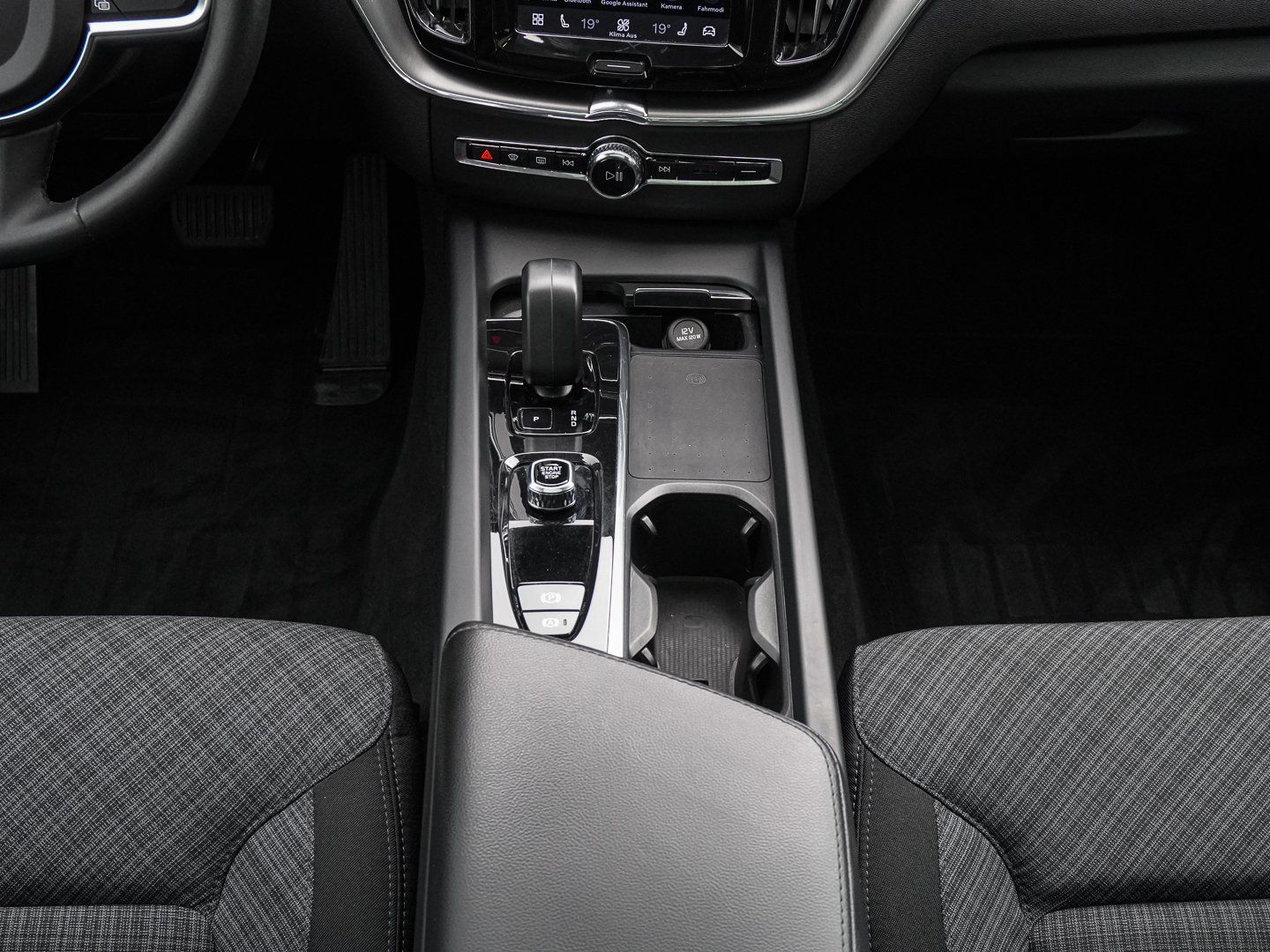 Volvo XC60 T6 AWD Core Bright Plug-in Hybrid AHK PANO foto 14