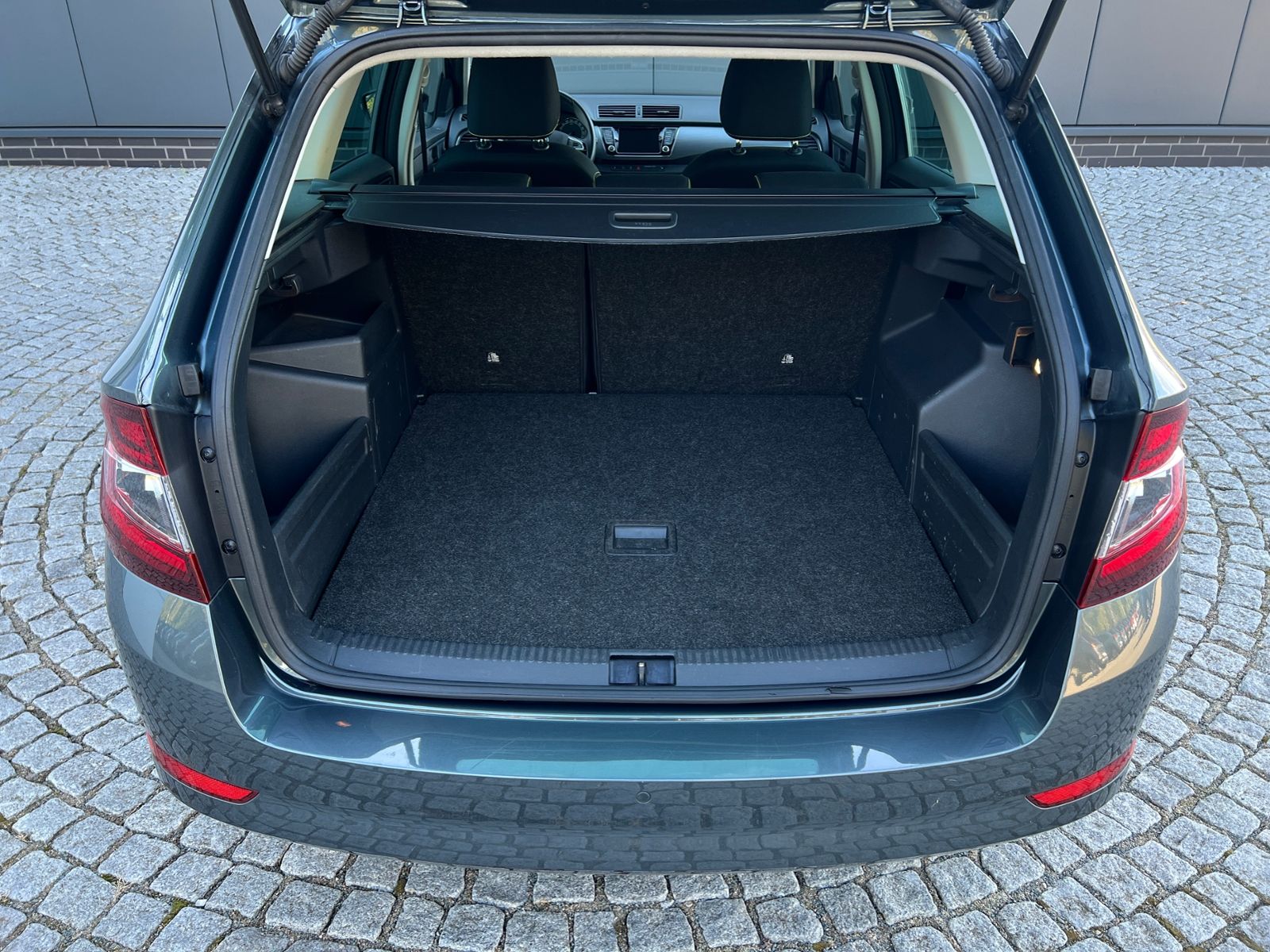 Fahrzeugabbildung SKODA Fabia Combi Soleil 1.0 TSI *AHK, Bi-LED, 16'-LM*