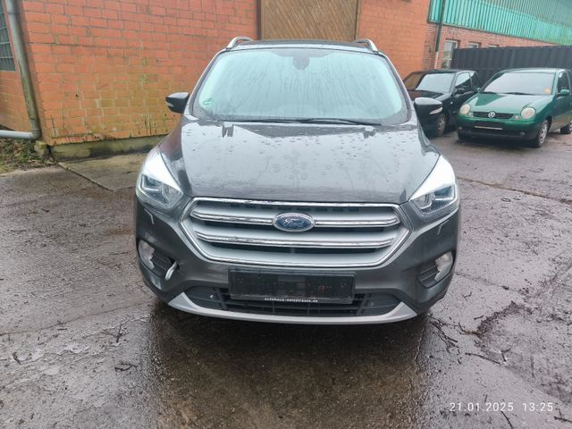 Ford Kuga Titanium 4x4 TÜV bis Mai 2026