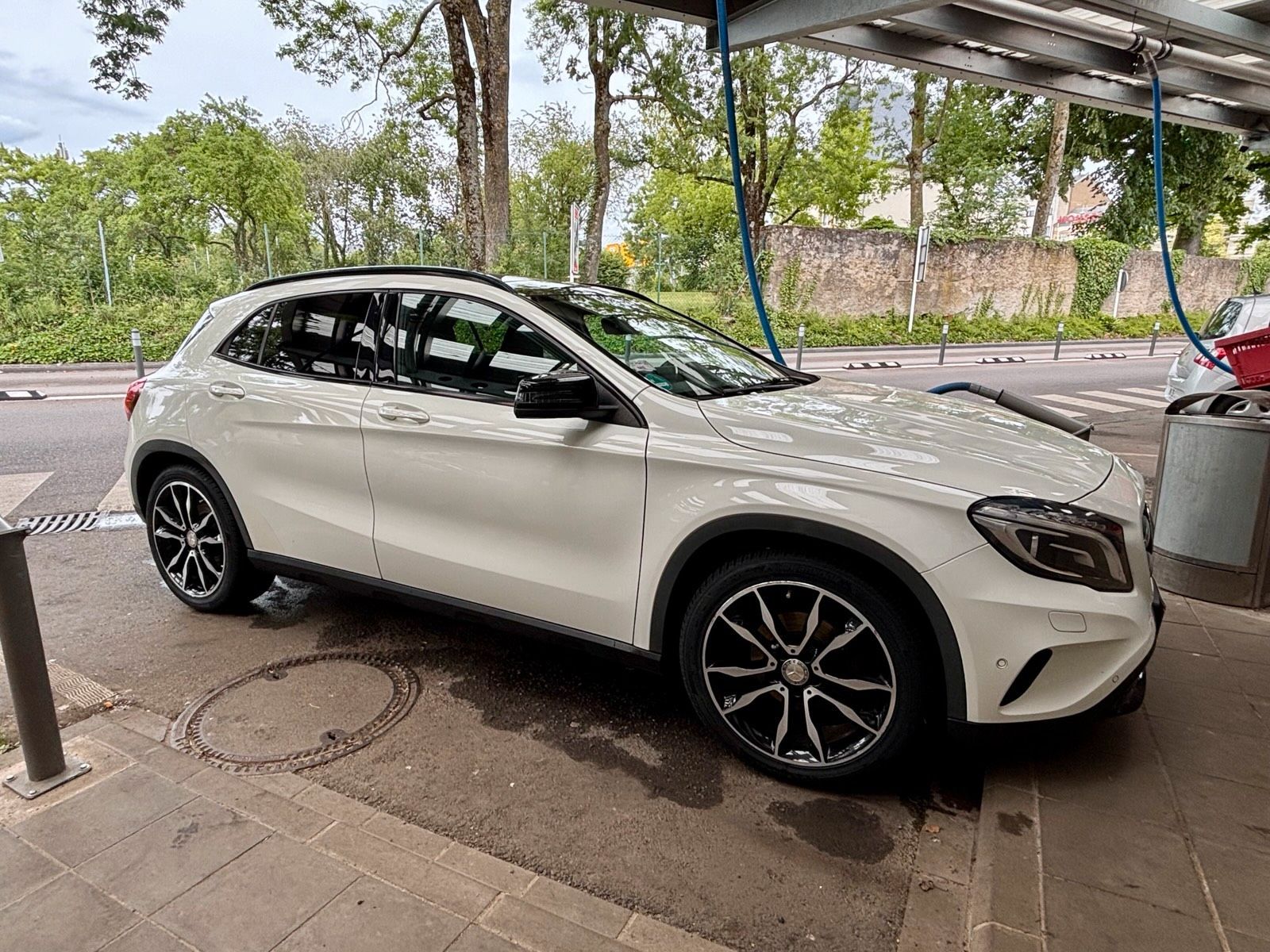 MERCEDES-BENZ Mercedes GLA 180 weiß mit Panoramadach neu...