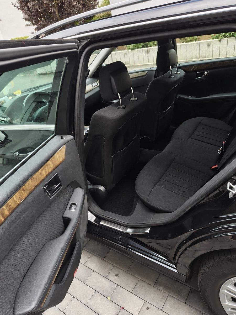Mercedes-Benz E220 2011 — photo 10