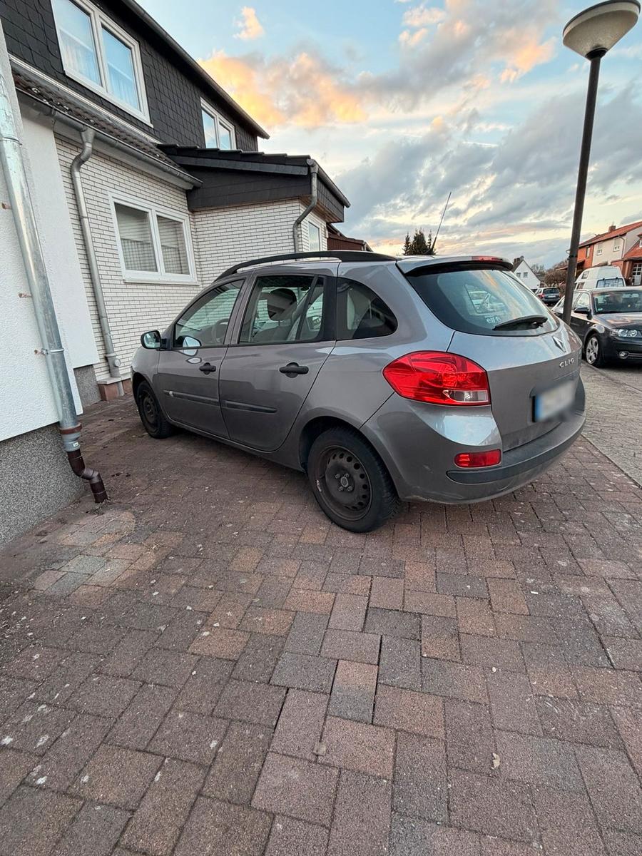 Renault Clio 2010 — вигляд ззаду