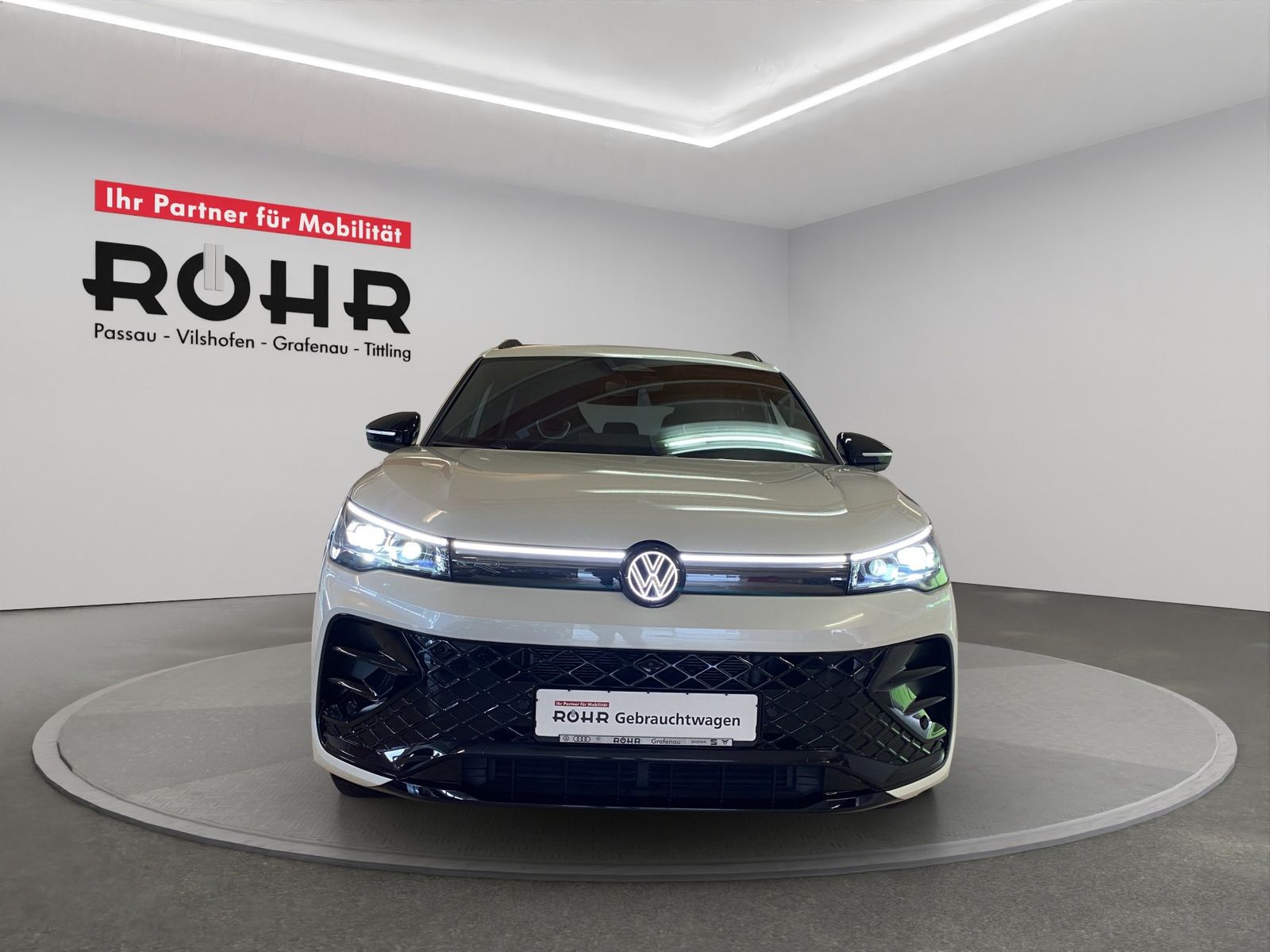 Volkswagen Tiguan R-Line 2.0 TDI DSG 4Motion Black 360 ACC imagem 3