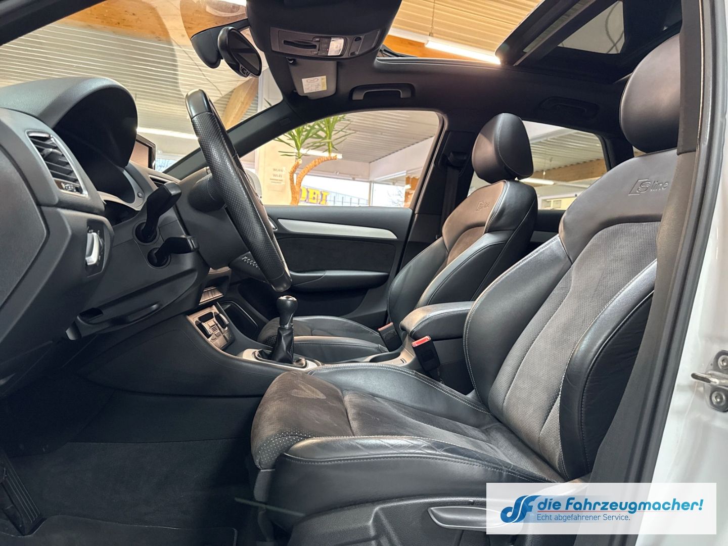 Fahrzeugabbildung Audi Q3 sport quattro S line S-line Sportpaket El. Pa