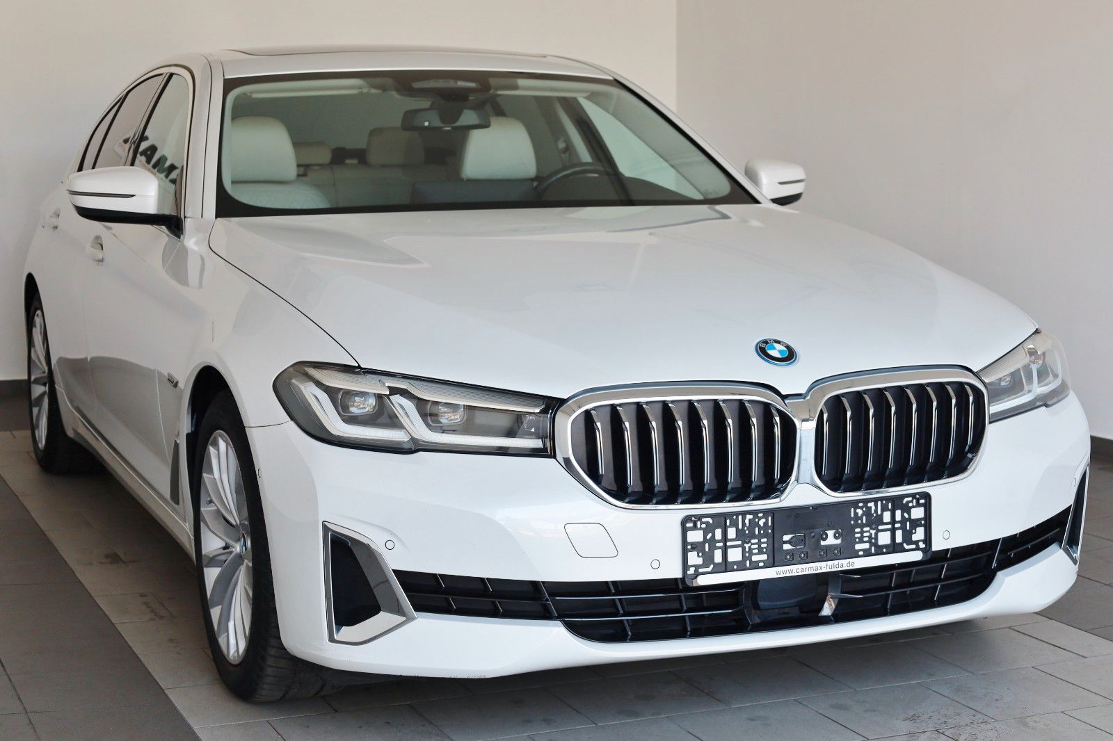 Fahrzeugabbildung BMW 545e xDrive Luxury Line,Navi,SD,4xSH,Kam,AHK,+WR