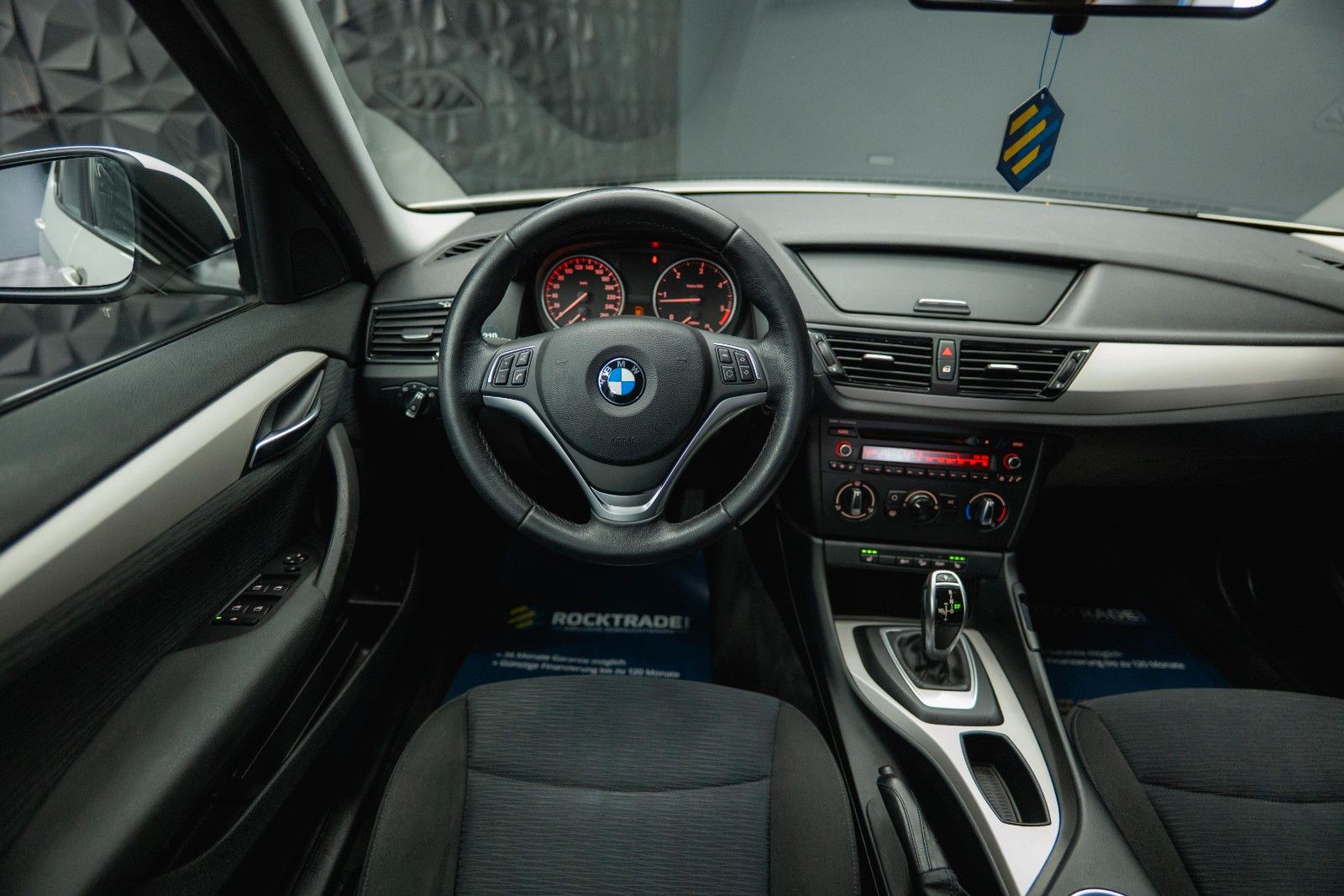 Fahrzeugabbildung BMW X1 xDrive20d Sport Line Autom. Bi-Xenon*Perlmutt