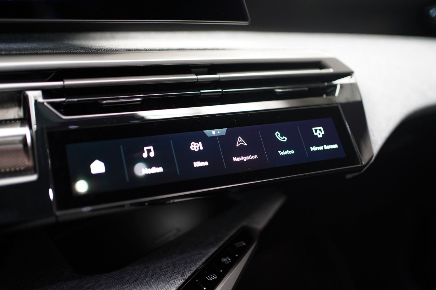 Fahrzeugabbildung Peugeot 5008 Allure Hybrid 145 e-DSC6 7 Sitzer Navi