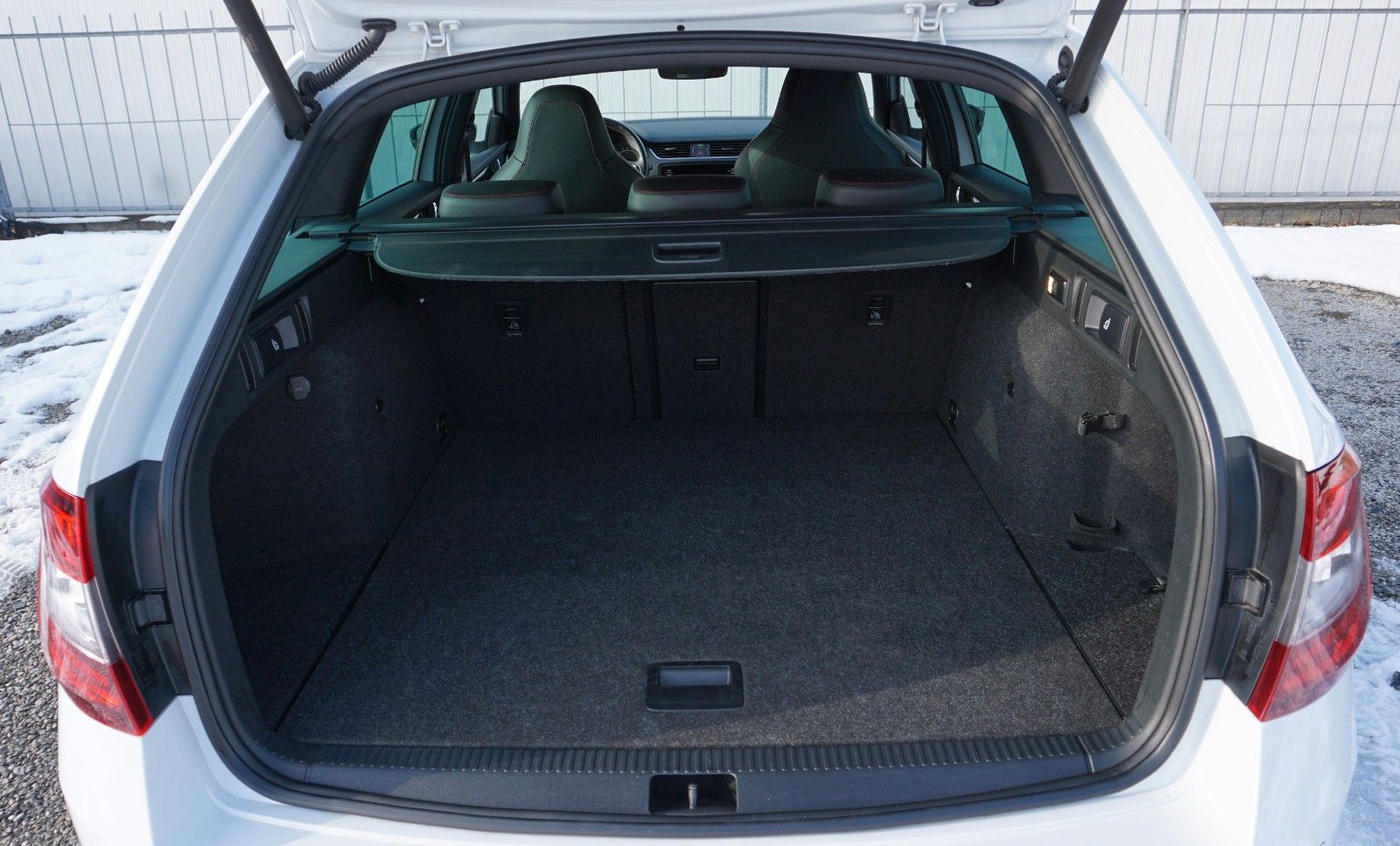 Fahrzeugabbildung SKODA Octavia Combi RS,DSG, Navi,ACC,Memory,LED,+WR