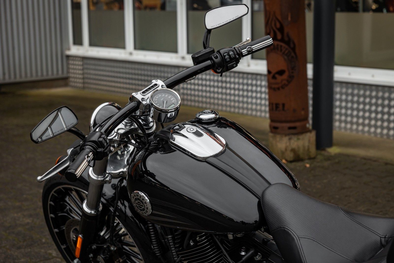 Fahrzeugabbildung Harley-Davidson FXSB Breakout 103 - Jekill & Hyde