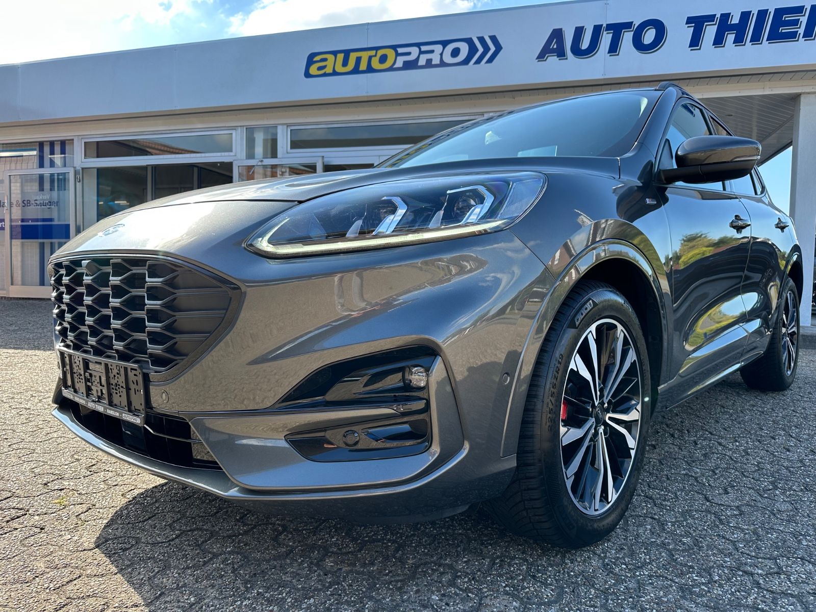 Fahrzeugabbildung Ford Kuga 2.0 EB ST-Line X 4x4/AHK/LED/B&O/HUD