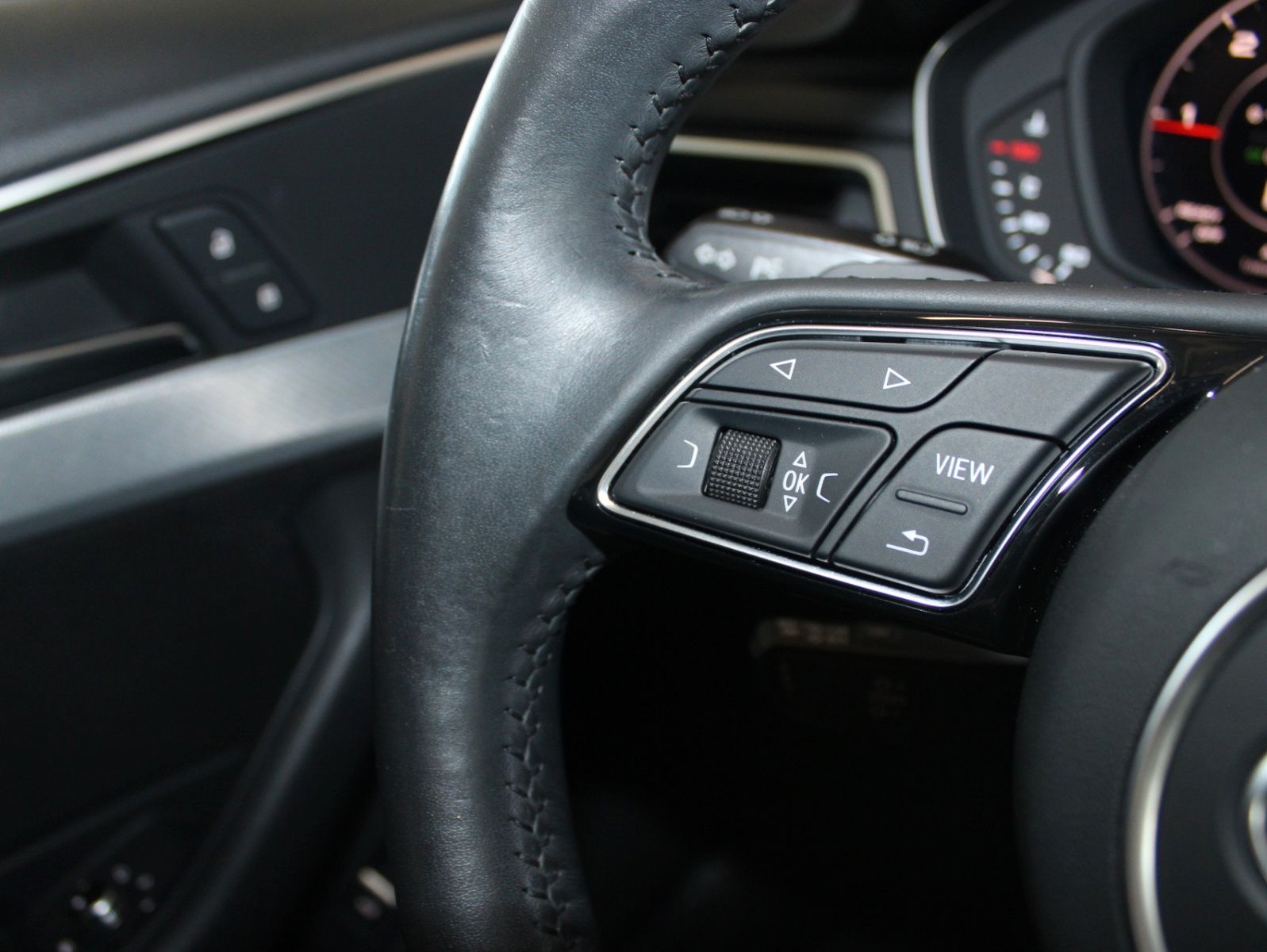 Fahrzeugabbildung Audi A4 2.0 TDI S tronic sport Avant NAVI XENON uvm.