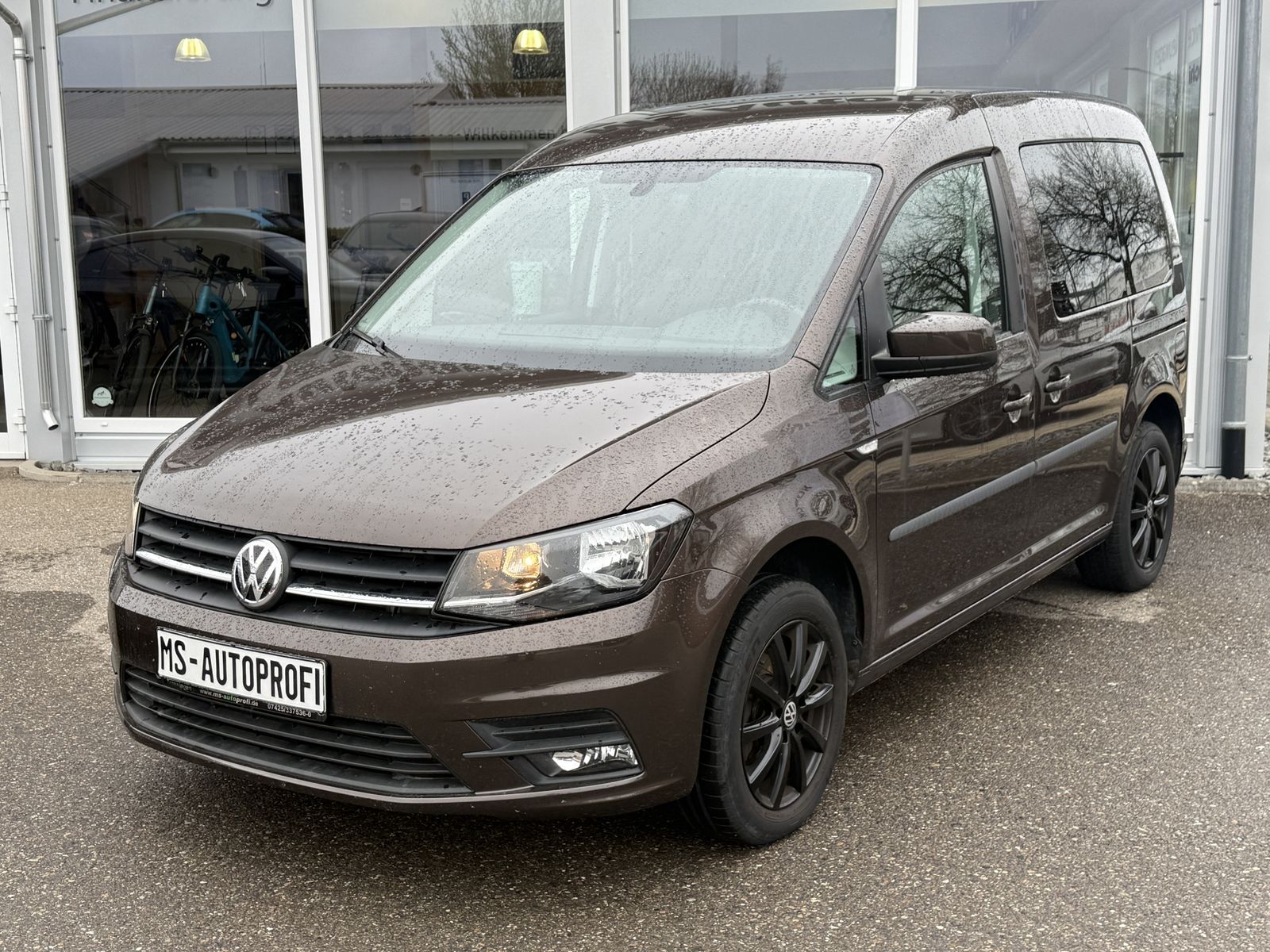 VW Caddy 2.0TDI Trend Paravan -Rollstuhlumbau Heck