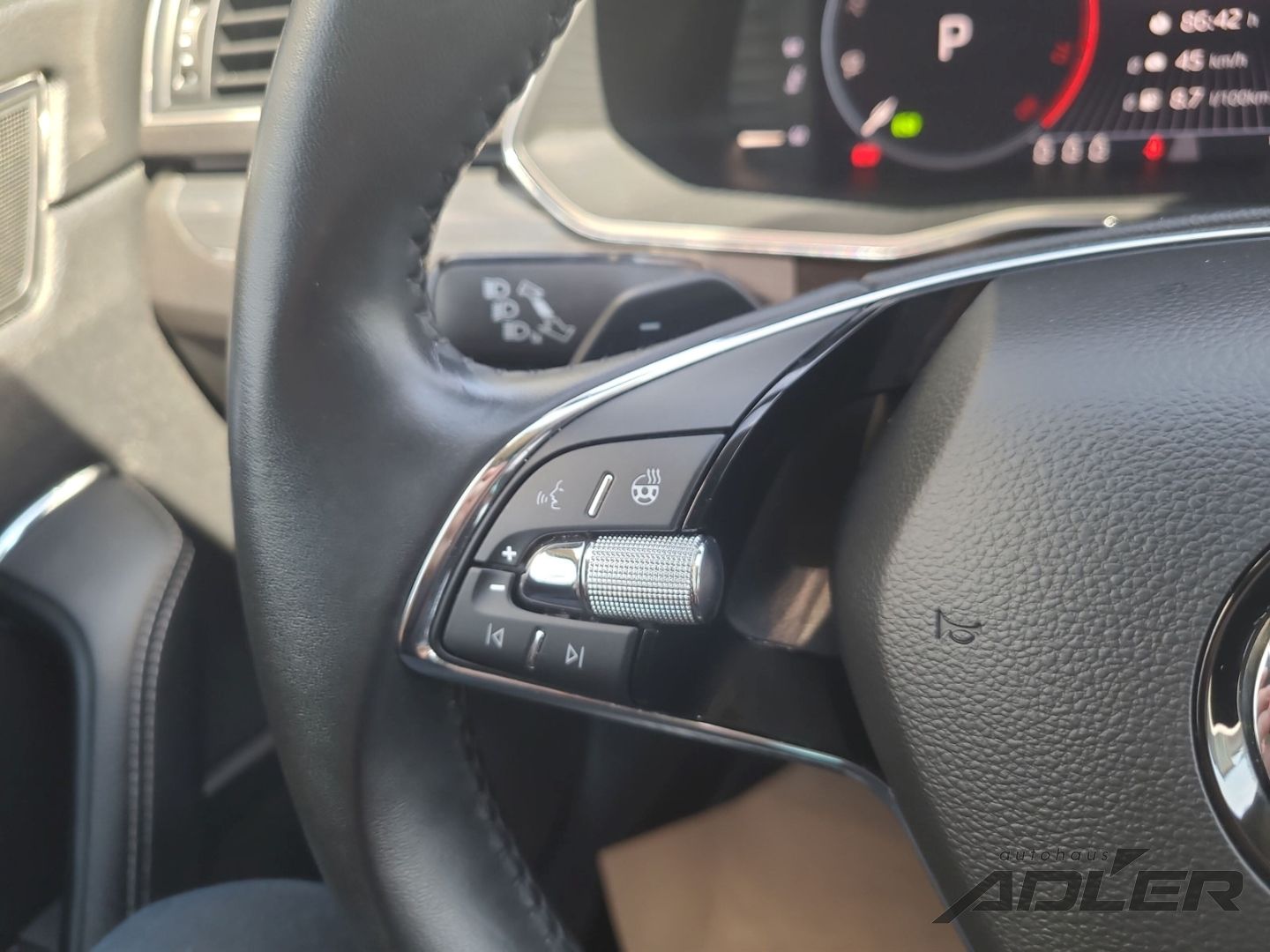 Skoda Superb Combi 2,0 TSI DSG Style AHZV Navi foto 16