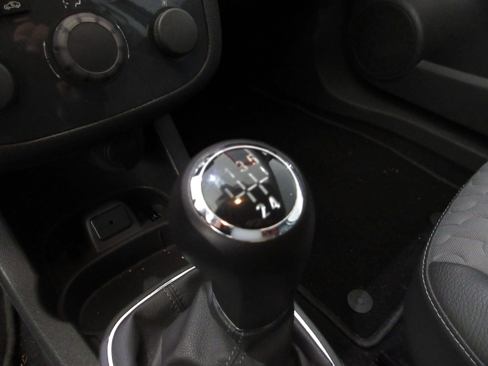 Fahrzeugabbildung Opel Corsa D Innovation 1.4 OPC/SHZ/LHZ/17"ALUPDC