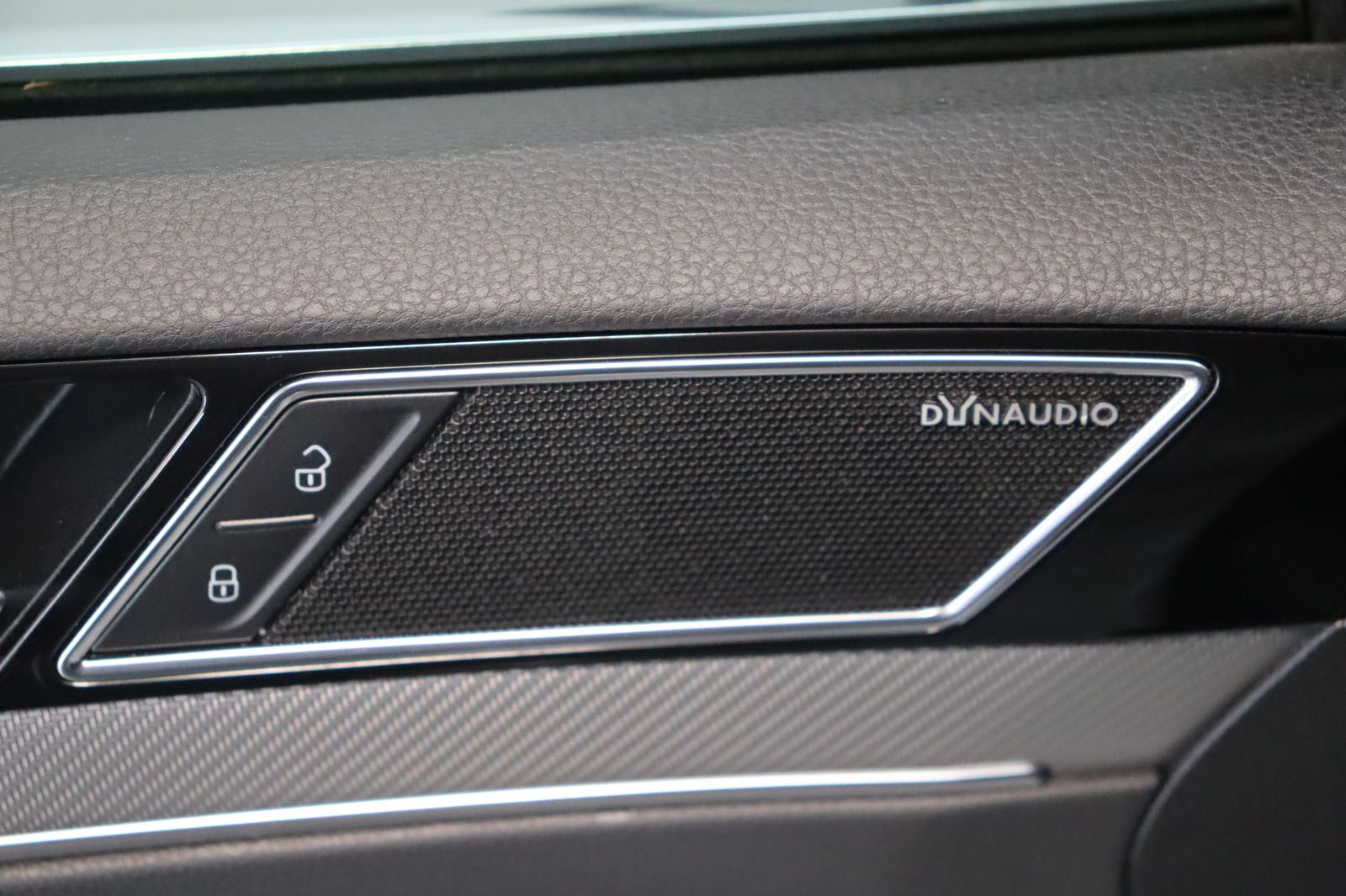 Fahrzeugabbildung Volkswagen Passat Variant 2.0 TSI R-Line 4Motion