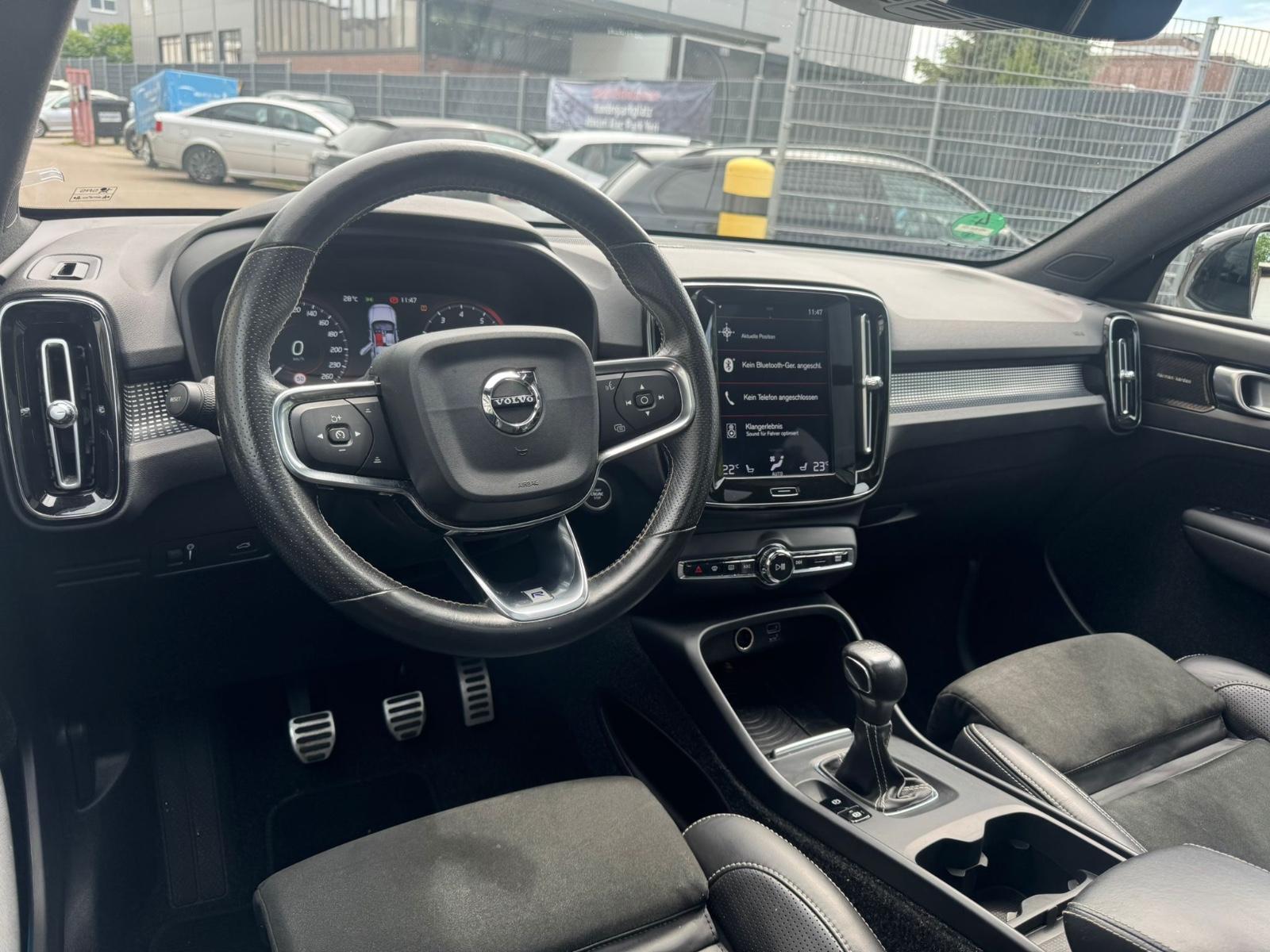Volvo XC40 R Design 2WD T3-Xenium-Sensus-Kamera-Pano-
