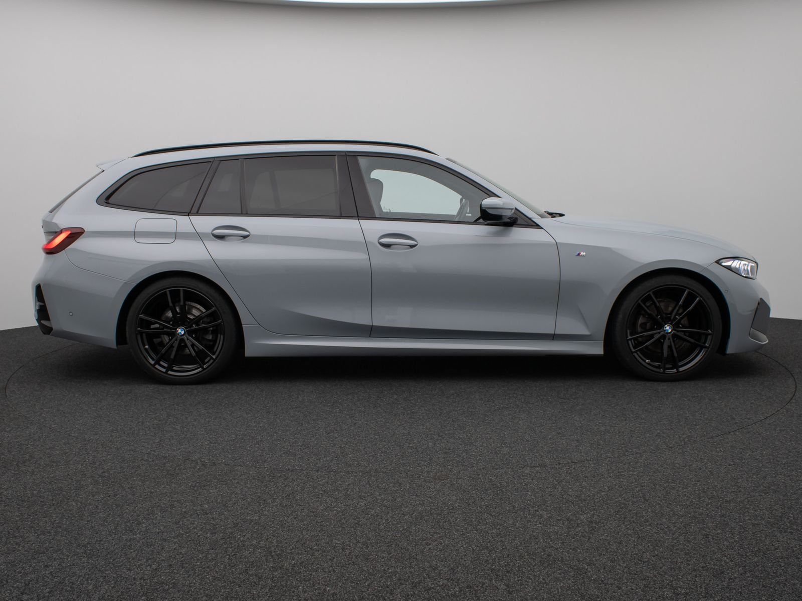 Fahrzeugabbildung BMW 320d M Sport Kamera DAB HiFi HUD Stop&Go Komfort