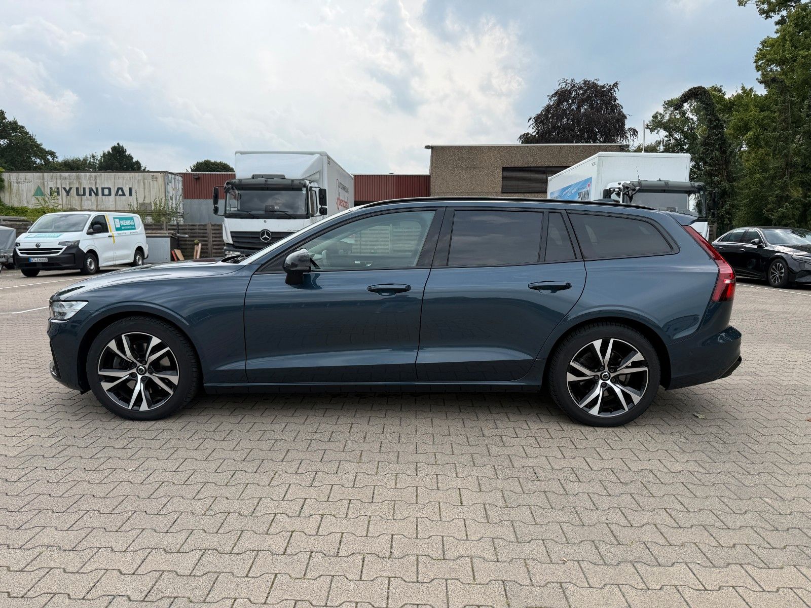 Fahrzeugabbildung Volvo V 60 Kombi Plus Dark