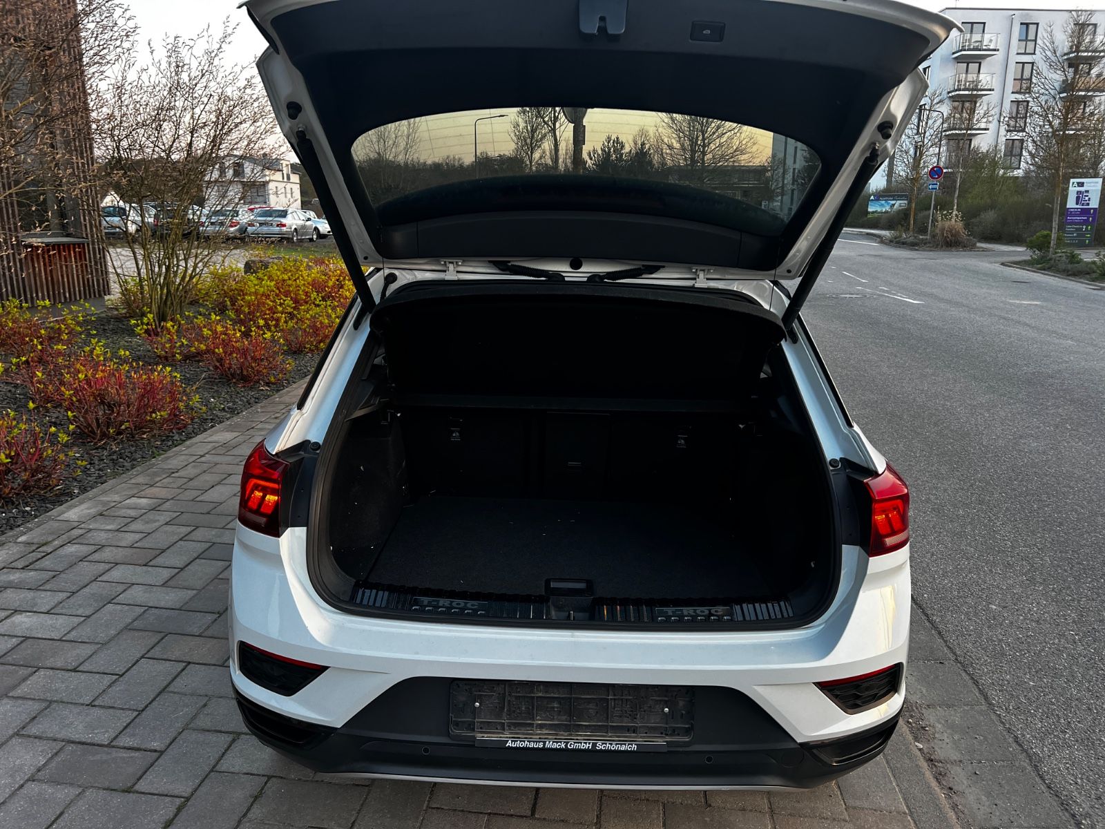Volkswagen T-Roc 2.0 TDI DSG Sport Pano Kam foto 8