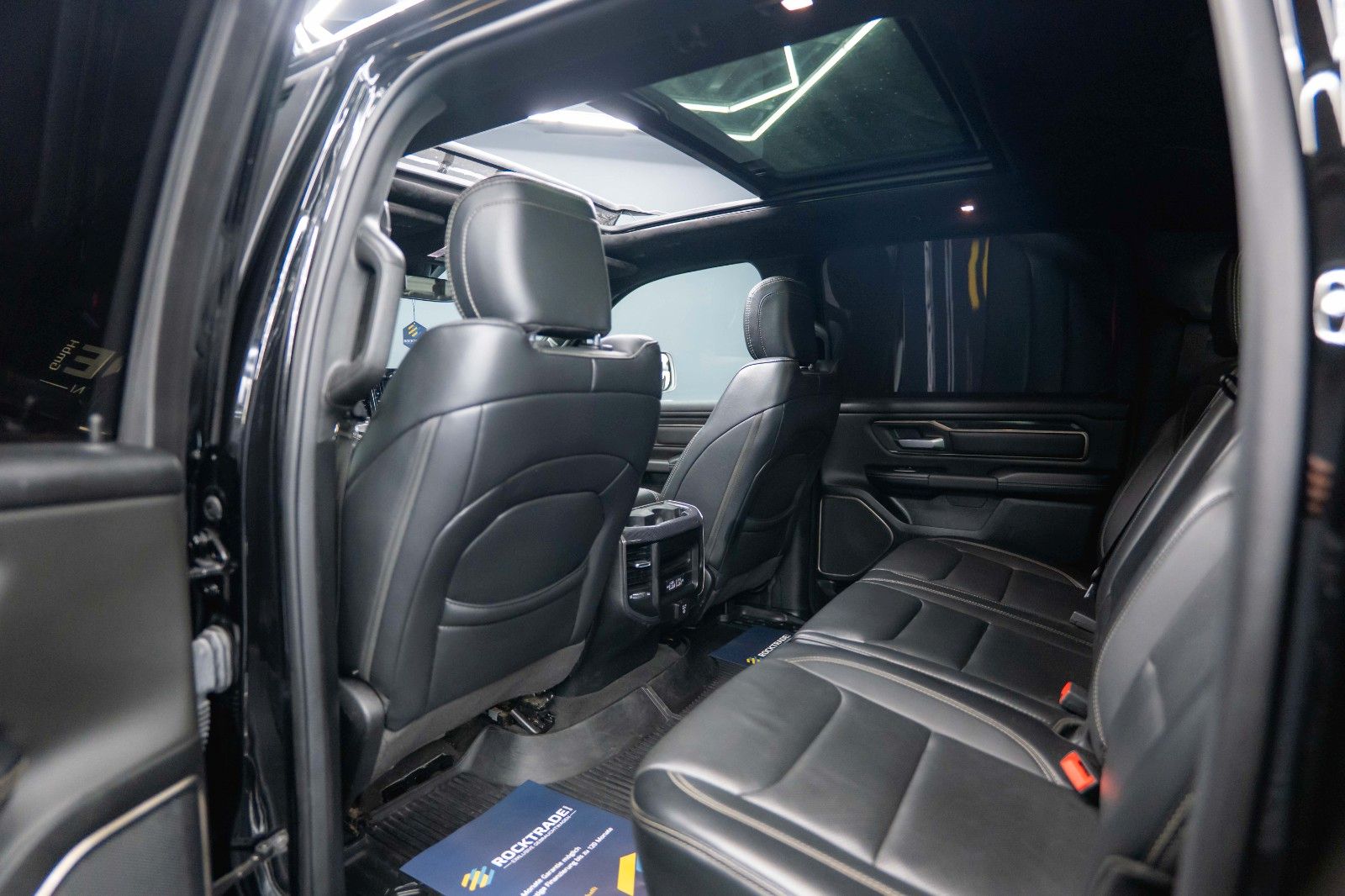 Fahrzeugabbildung Dodge RAM 5.7 V8 HEMI 4x4 NIGHT LARAMIE *Pano*RAMBOX*