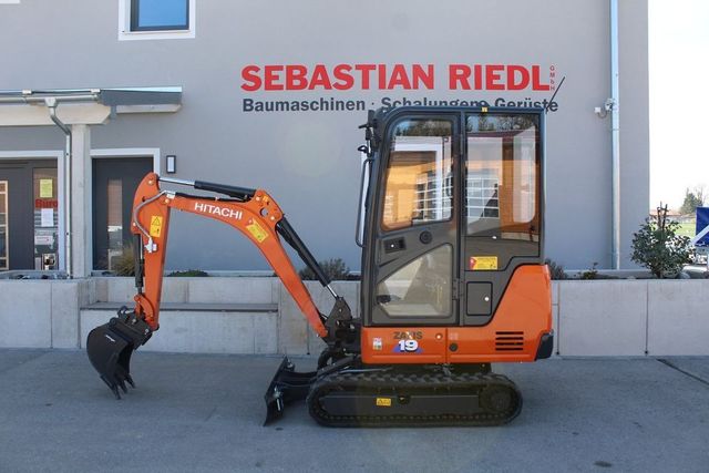 Hitachi ZX19-6 Bj. 2023 mechanische  SW Löffelpaket