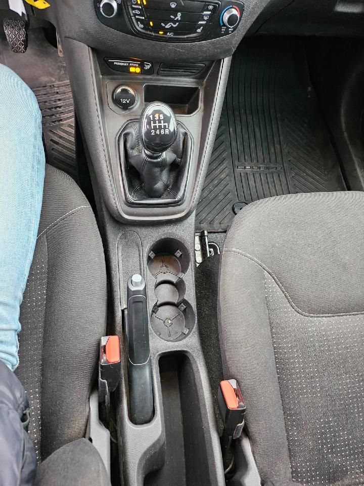 Fahrzeugabbildung Ford Transit Courier Trend