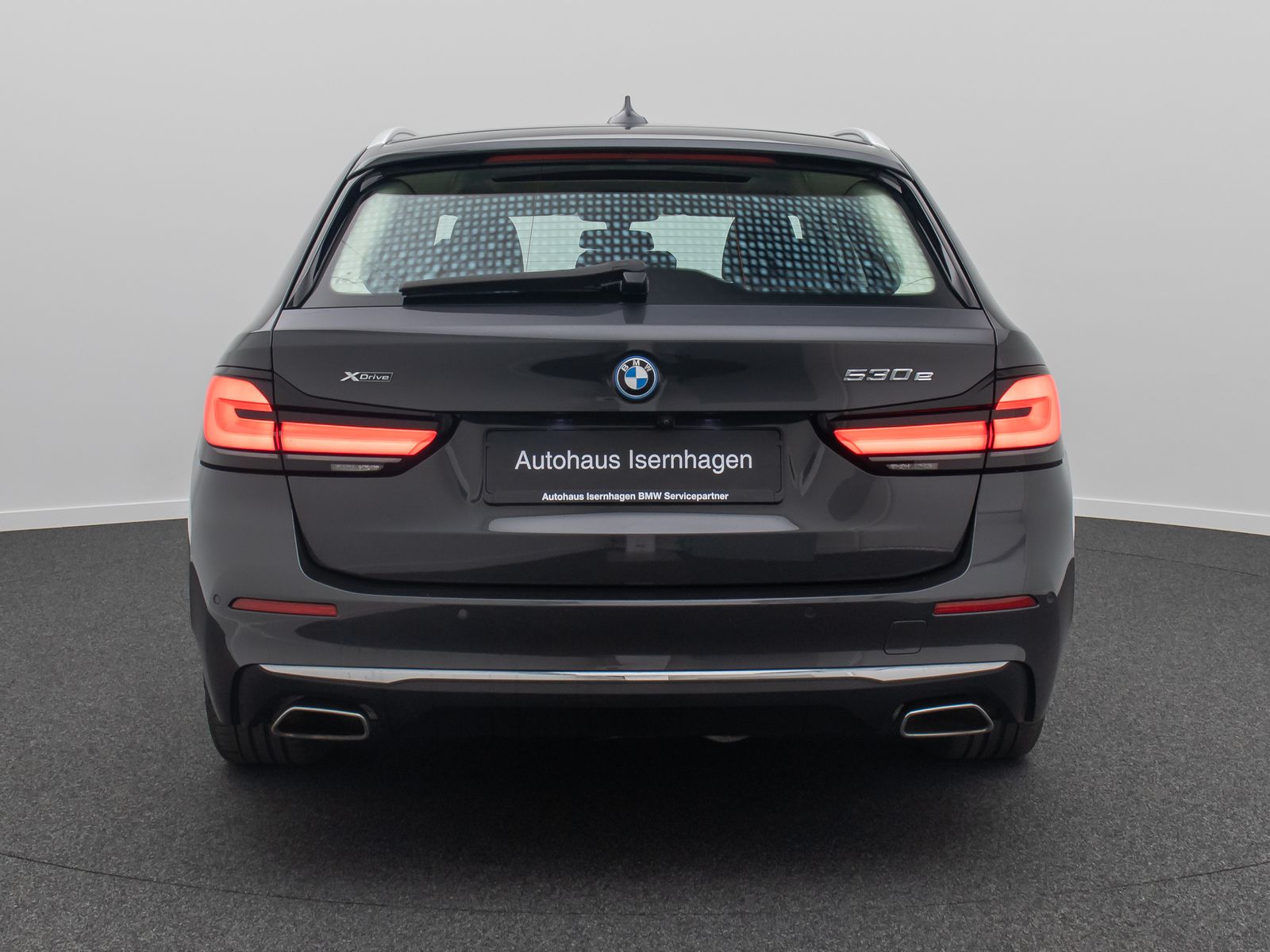 Fahrzeugabbildung BMW 530e xD LuxuryLine Panorama Laser Kamera HUD H/K