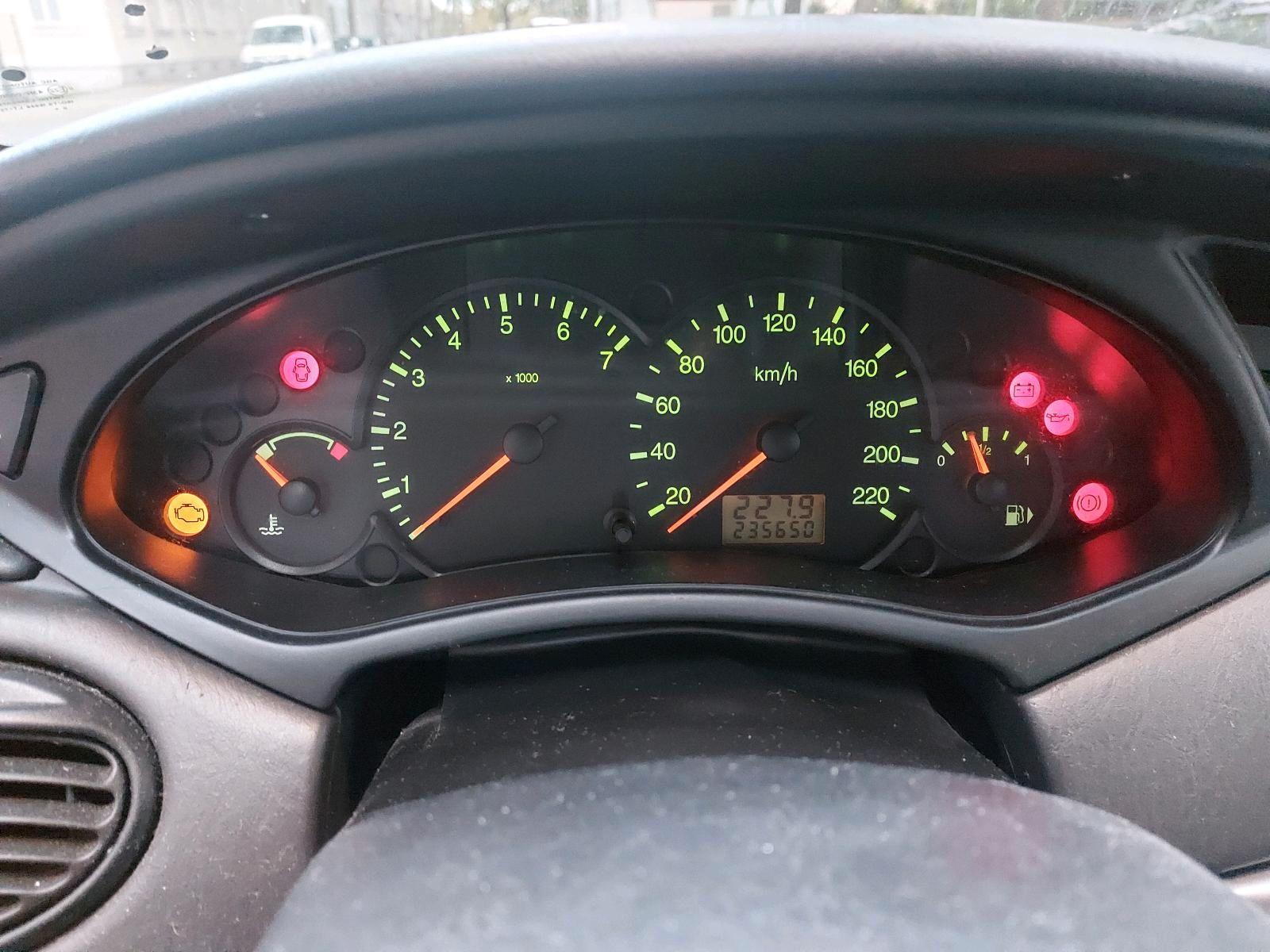 Ford Focus 2004 — photo 11
