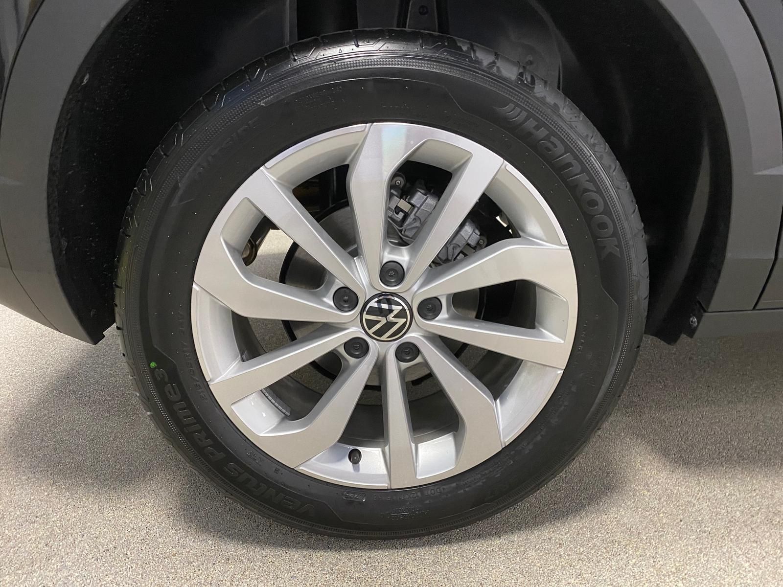 Fahrzeugabbildung Volkswagen T-Roc 1.5 TSI DSG LIFE+ACC+AHK+BHZ Lenkrad+RFK++