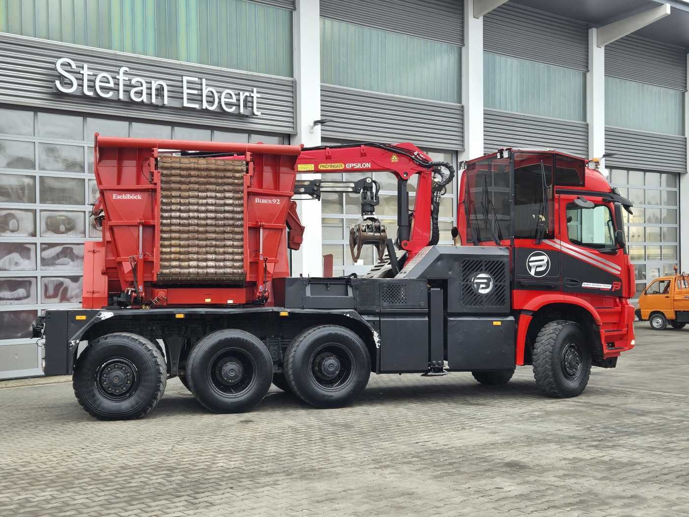 Fahrzeugabbildung Mercedes-Benz TUROX 8x8 Eschlböck Biber 92 Holzhacker / 1.512h