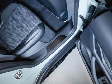 2025 Porsche TAYCAN 缩略图 31