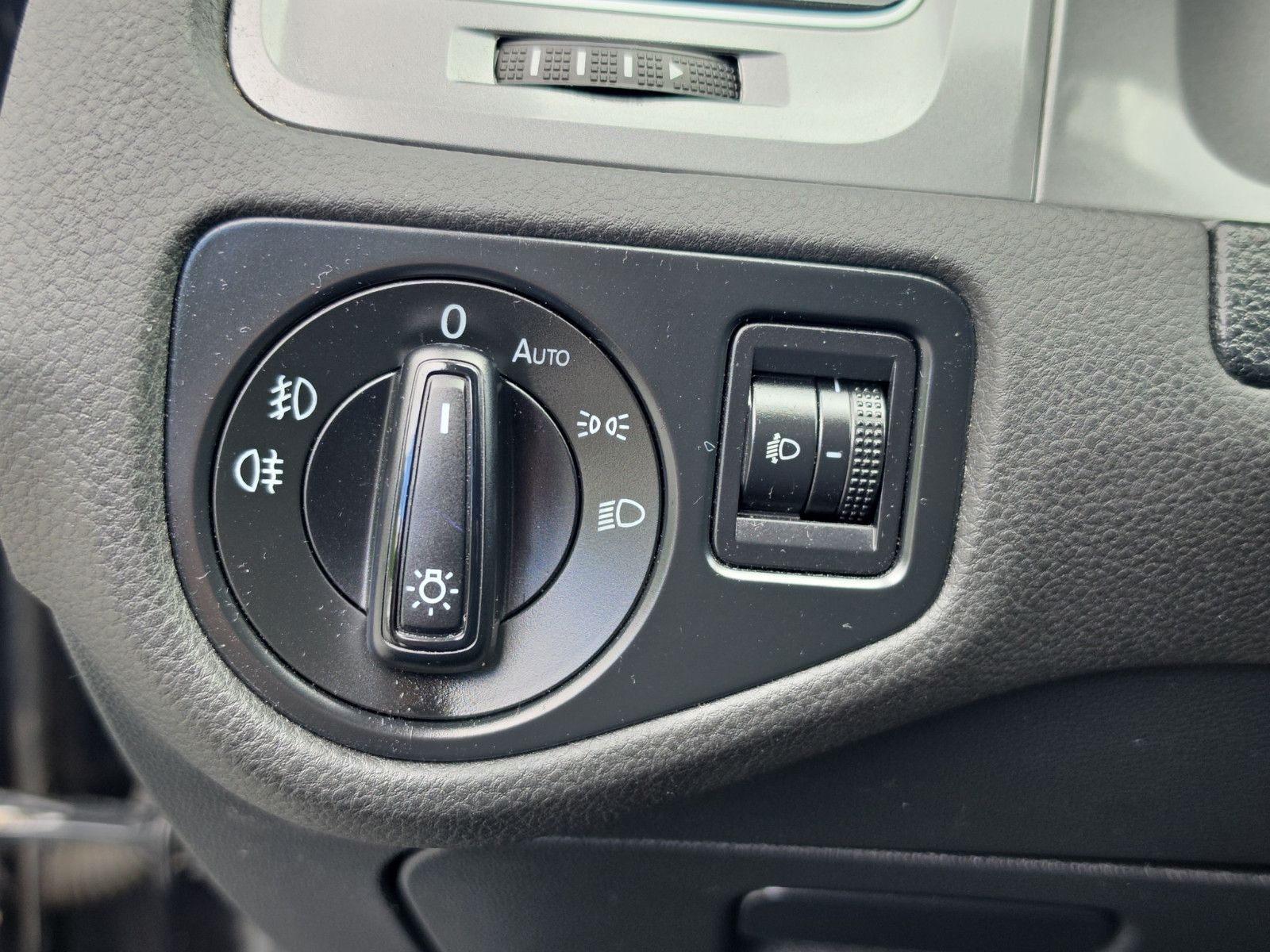Fahrzeugabbildung Volkswagen Golf VII Variant Trendline BMT NAVI KLIMA SHZ