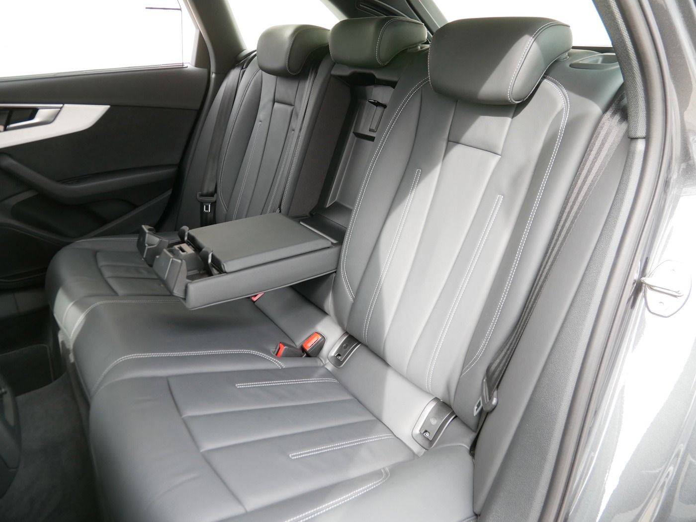 Fahrzeugabbildung Audi A4 Avant 2.0 quattro S-Line NEU75T Standhz Matri
