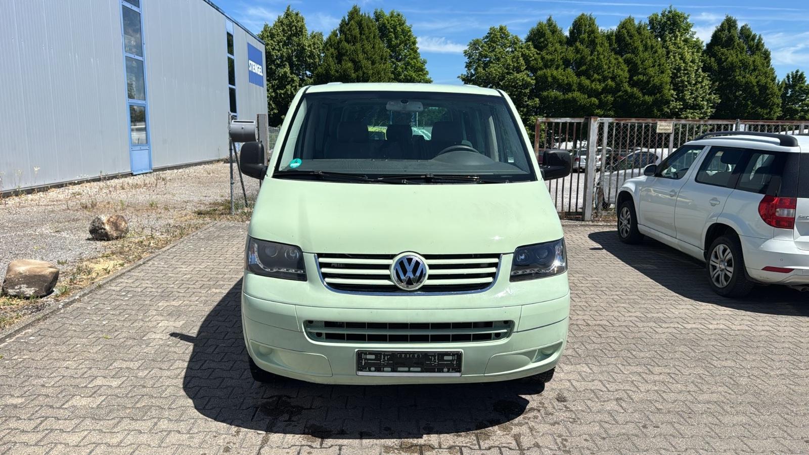 Volkswagen T5 Transporter Bus Caravelle