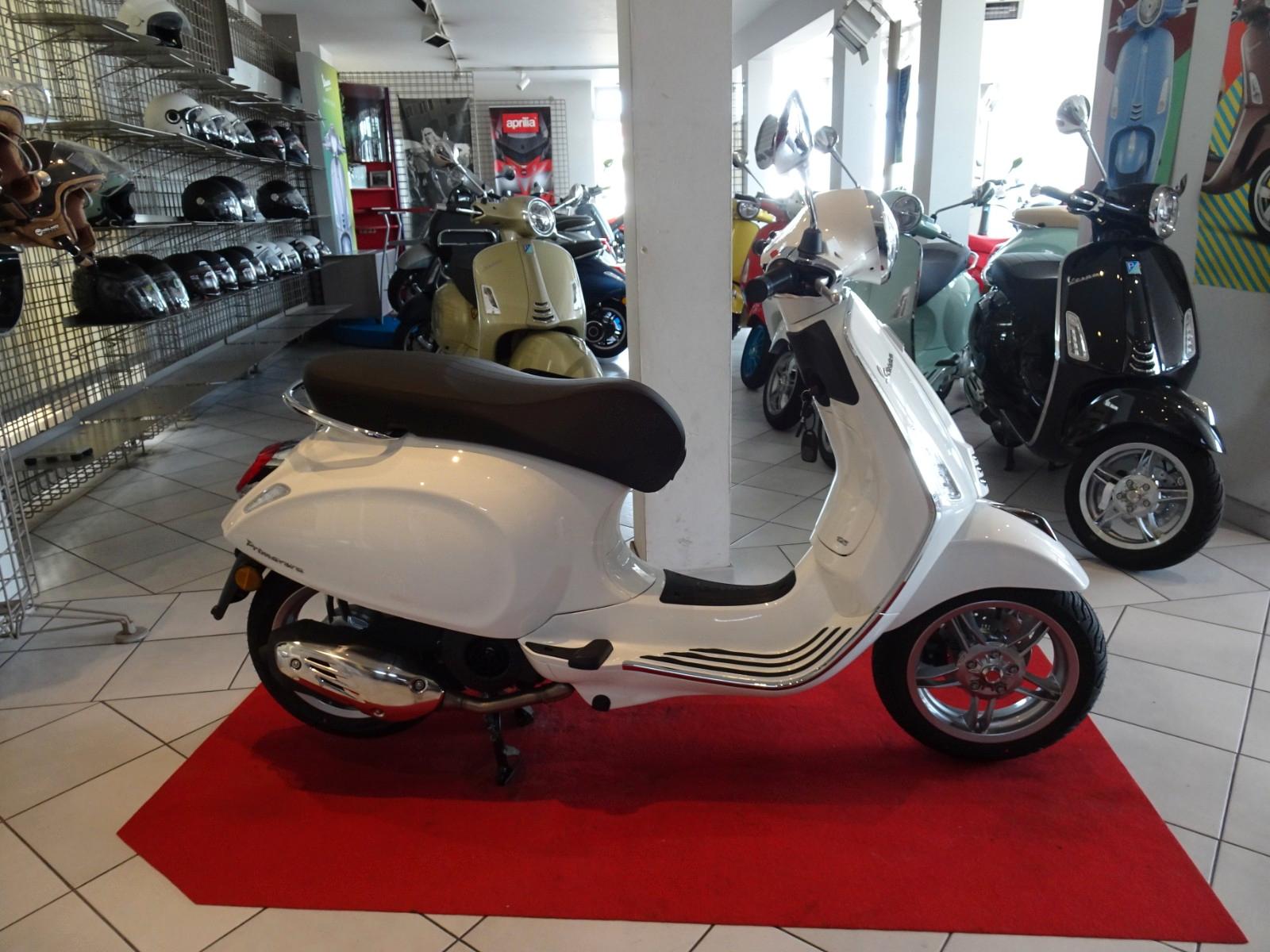 Vespa Primavera 125 MY25-mit TOPCASE+HELM