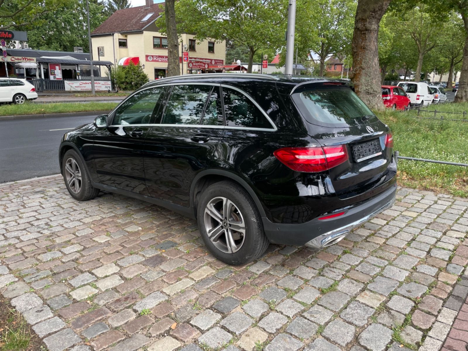 Fahrzeugabbildung Mercedes-Benz GLC 250 4Matic*LED*Leder*SHZ*Garmin*