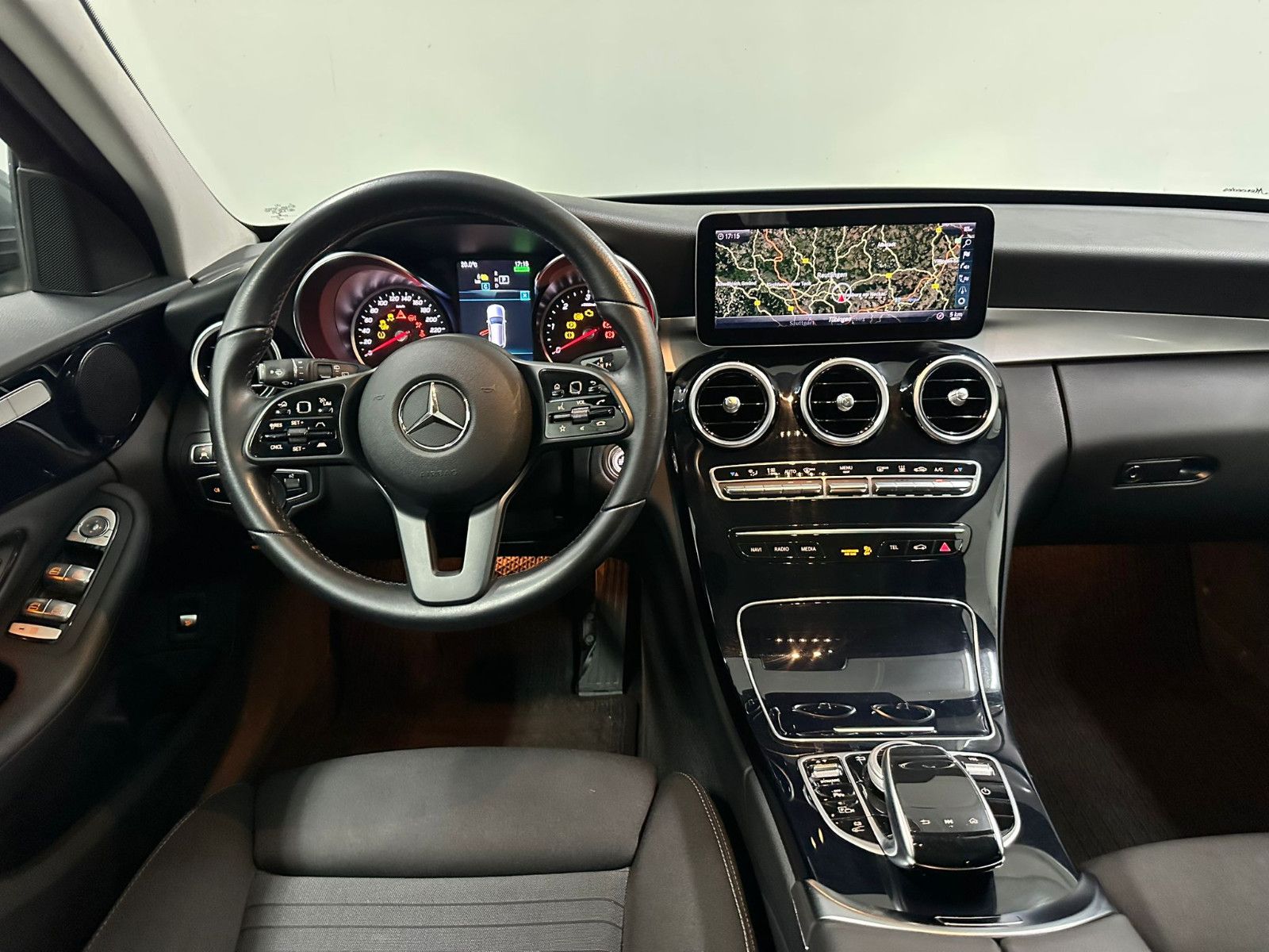 Fahrzeugabbildung Mercedes-Benz C 300 de T Autom.*AVANTGARDE*DISTRO*PANO*IHC*LED