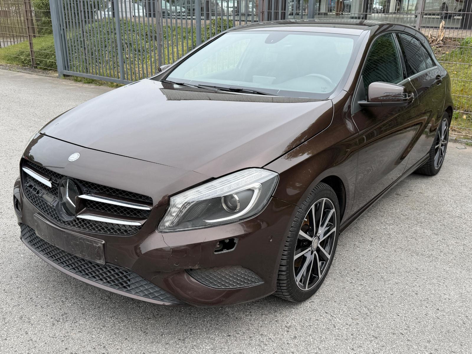 Mercedes-Benz A 180 2Style 1. Hand Harman Kardon Memory